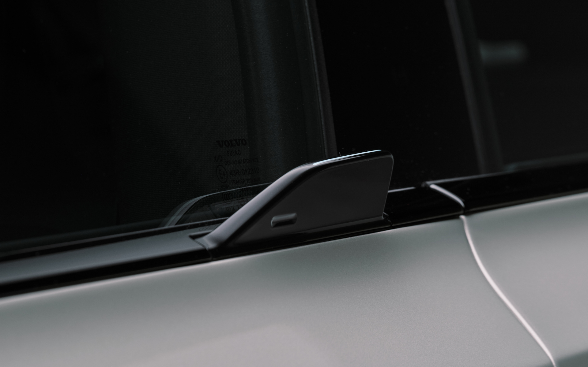 イルミネーテッド・ウィング・グリップ・ハンドル