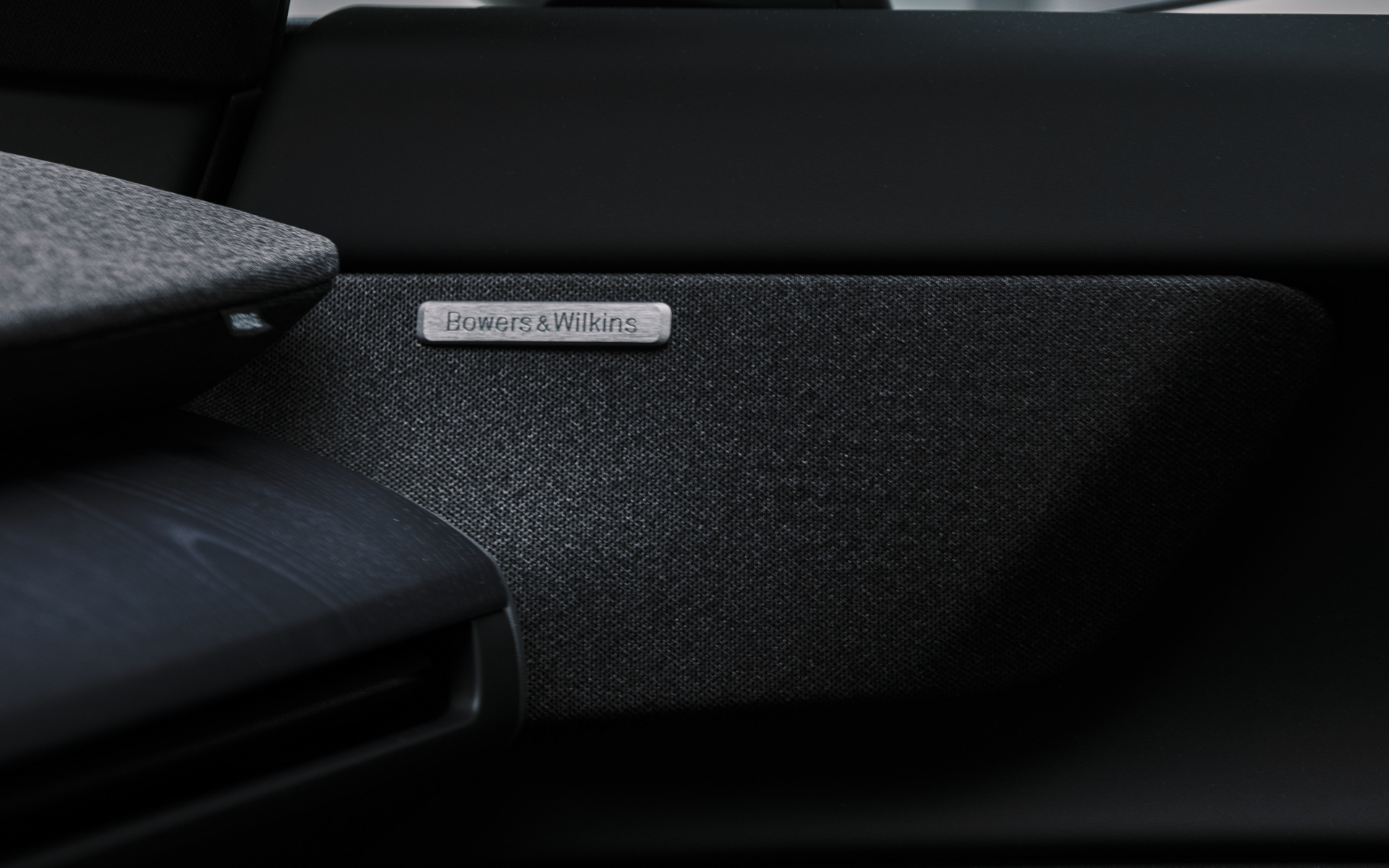 オーディオはBowers＆Wilkins