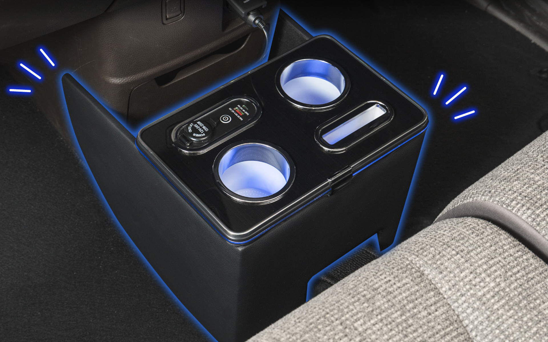 取り付けはセンターコンソールに置くだけでOK