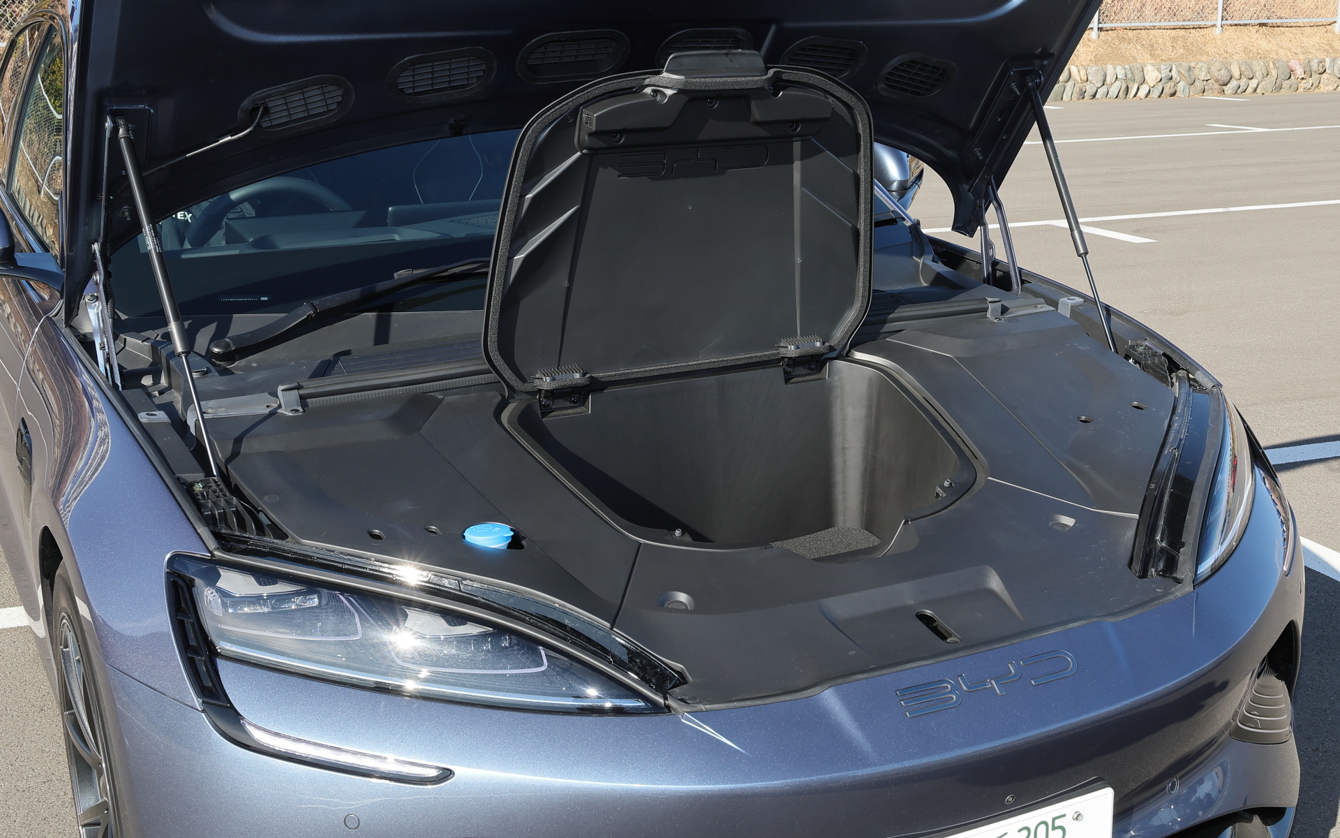 フロントには50Lの収納スペースを完備