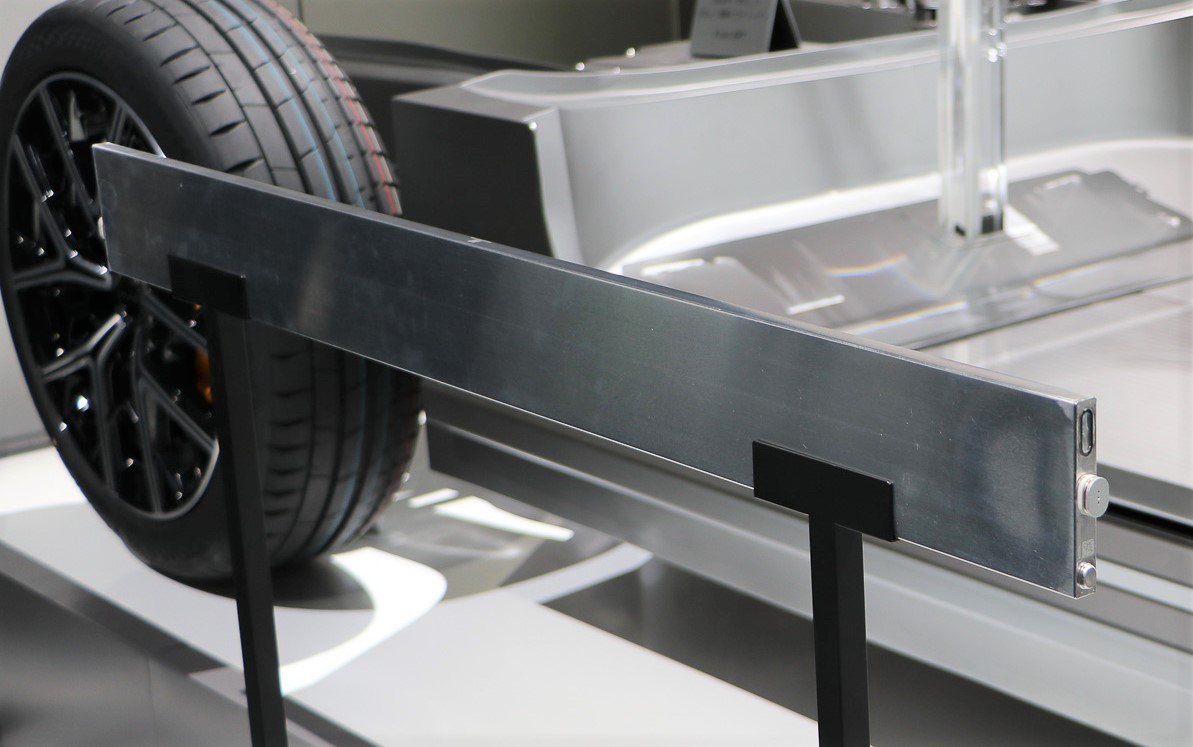 刀のように見える「ブレードバッテリ」