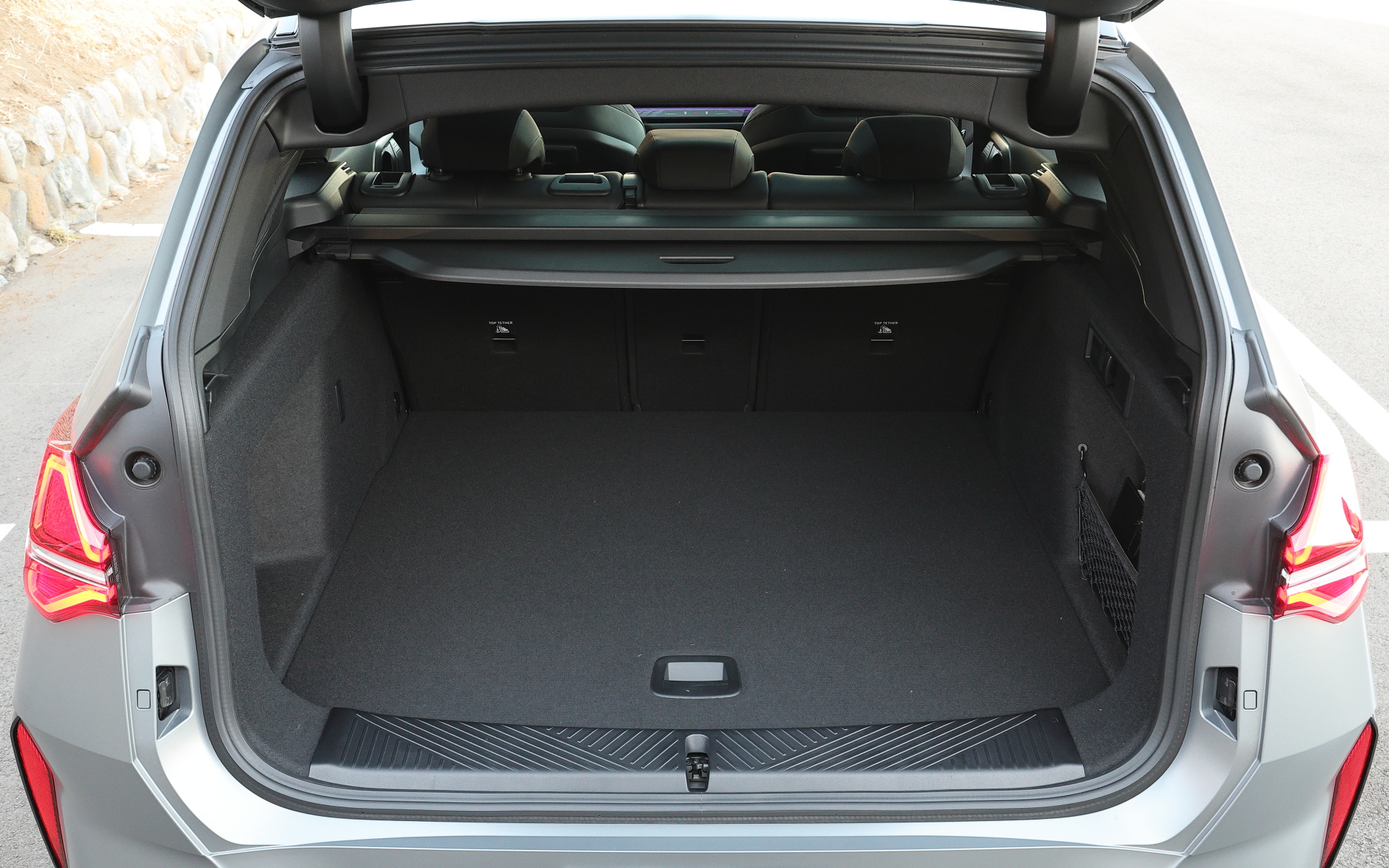 ラゲッジスペースは570Lで、リアシートを前方に全て倒すと最大1700Lにまで拡大できる