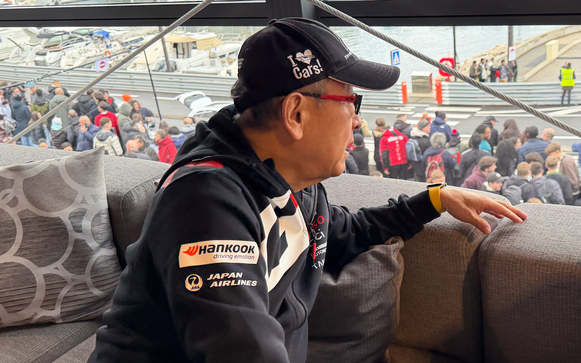 これからモリゾウ選手としてデモランを行なうコースを確認中の豊田章男会長。モナコは初めての訪問とのことで、ほぼぶっつけ本番でデモランを実施した