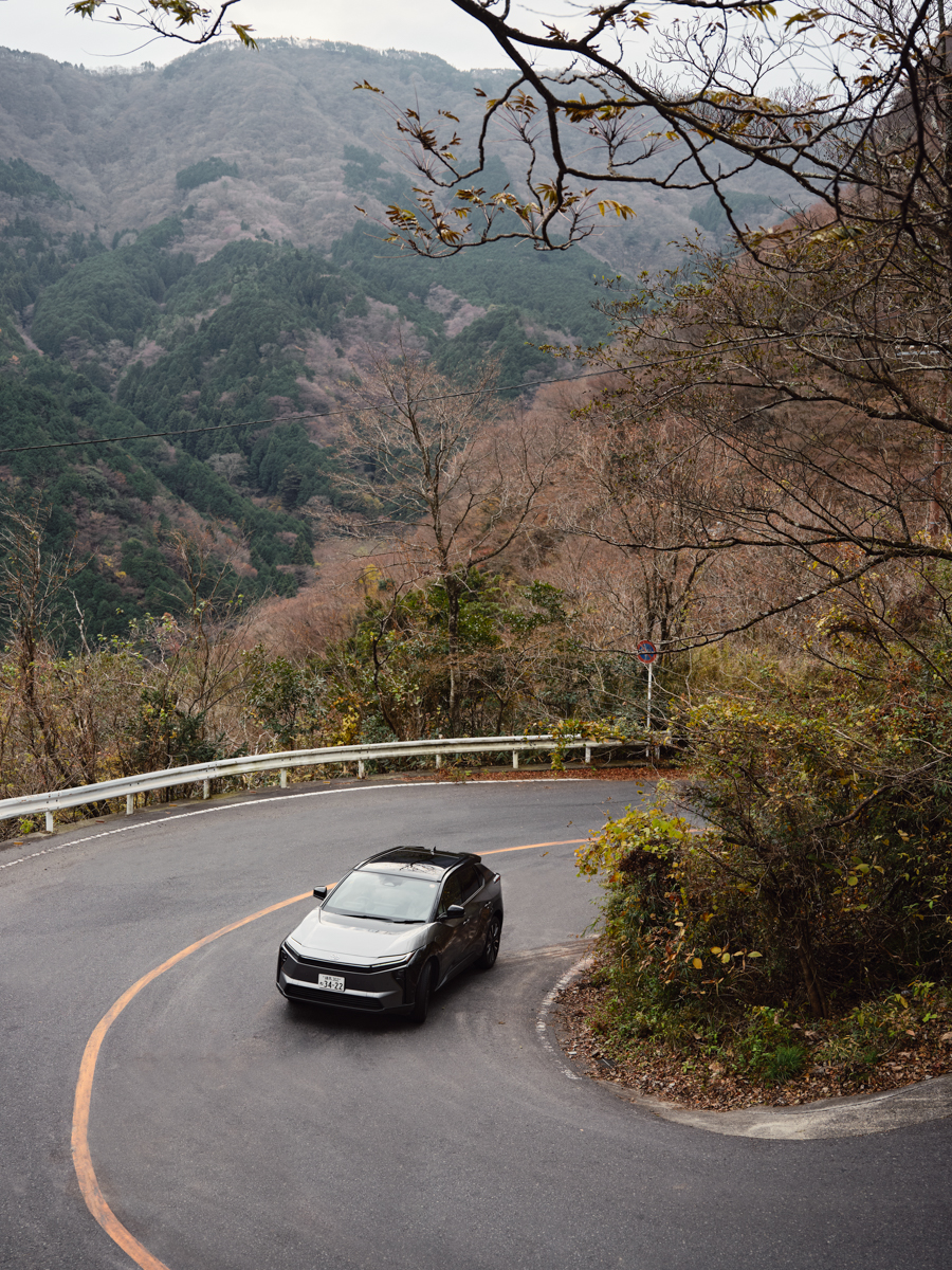 後編では箱根へのドライブの様子が描かれるという