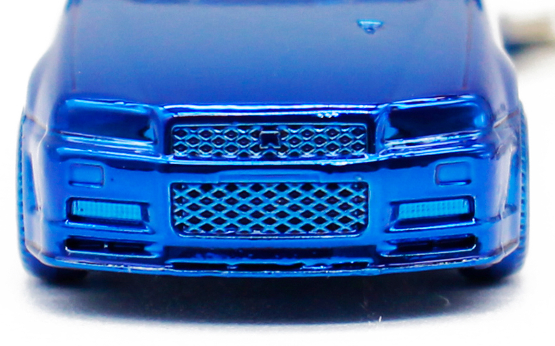 小さいながらもGT-Rのフォルムを細部にまで再現