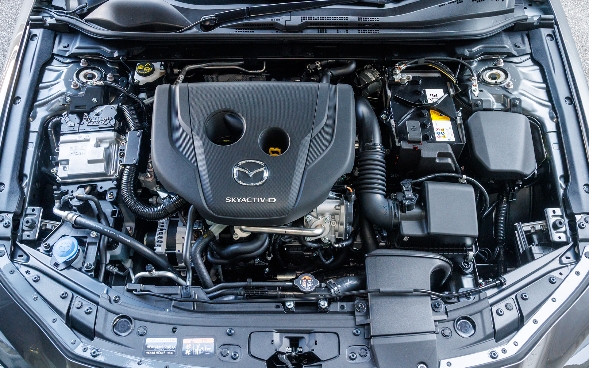 1.8リッター 直列4気筒ディーゼルターボエンジン。最高出力95kW（130PS）/4000rpm、最大トルク270Nm（27.5kgm）/1600-2600rpmを発生する