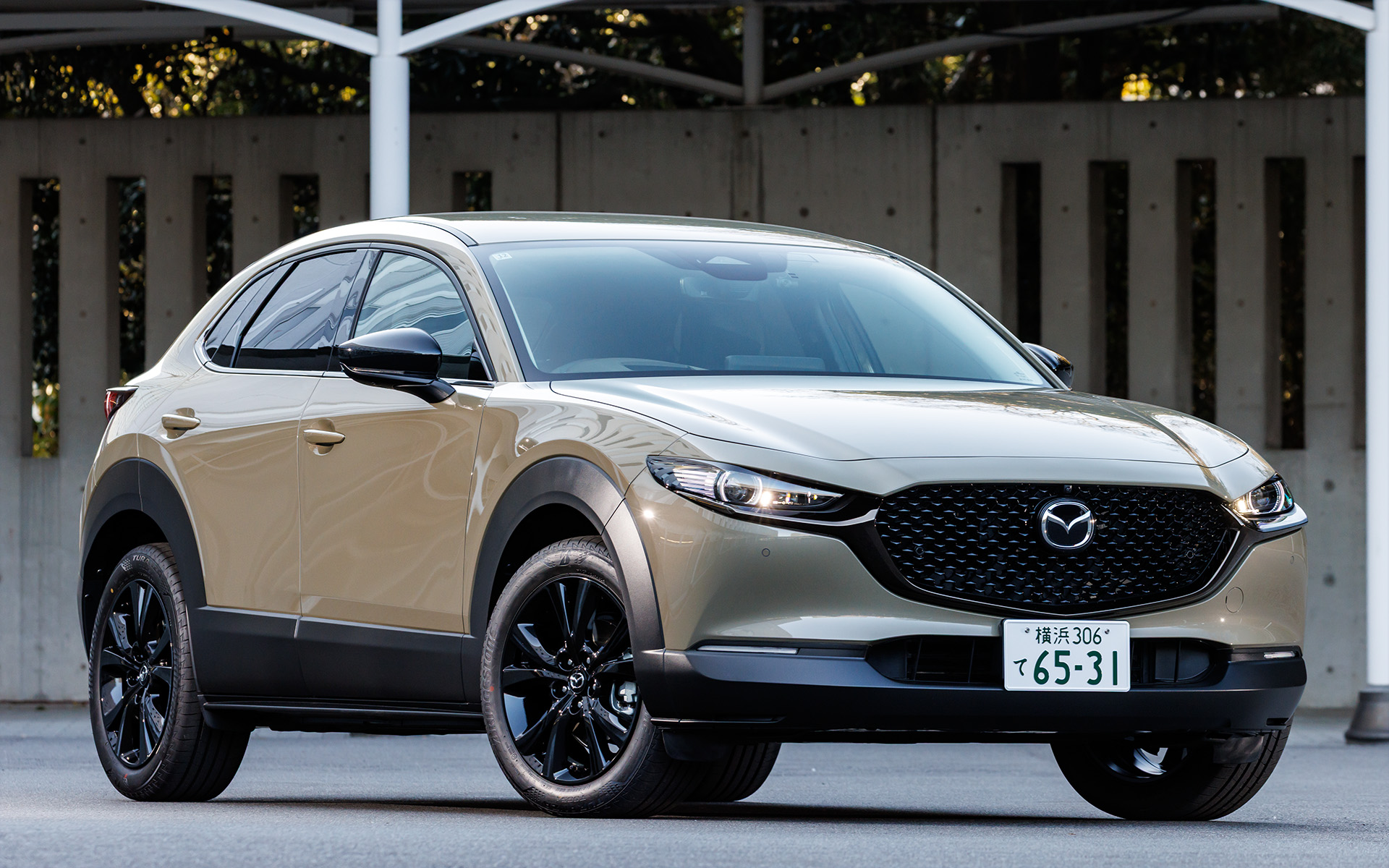 撮影車両のボディカラーはジルコンサンドメタリック