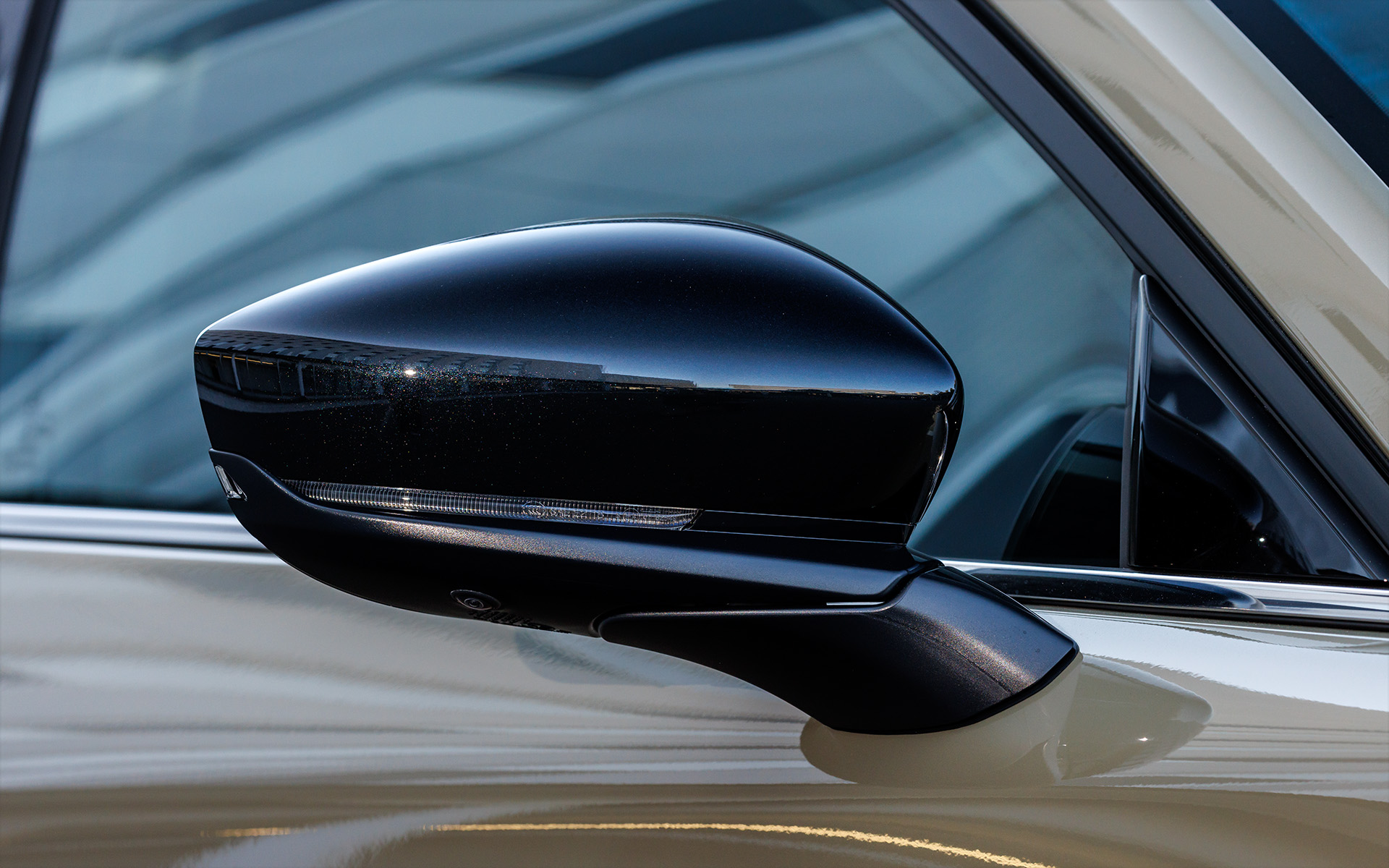 ドアミラーもピアノブラック