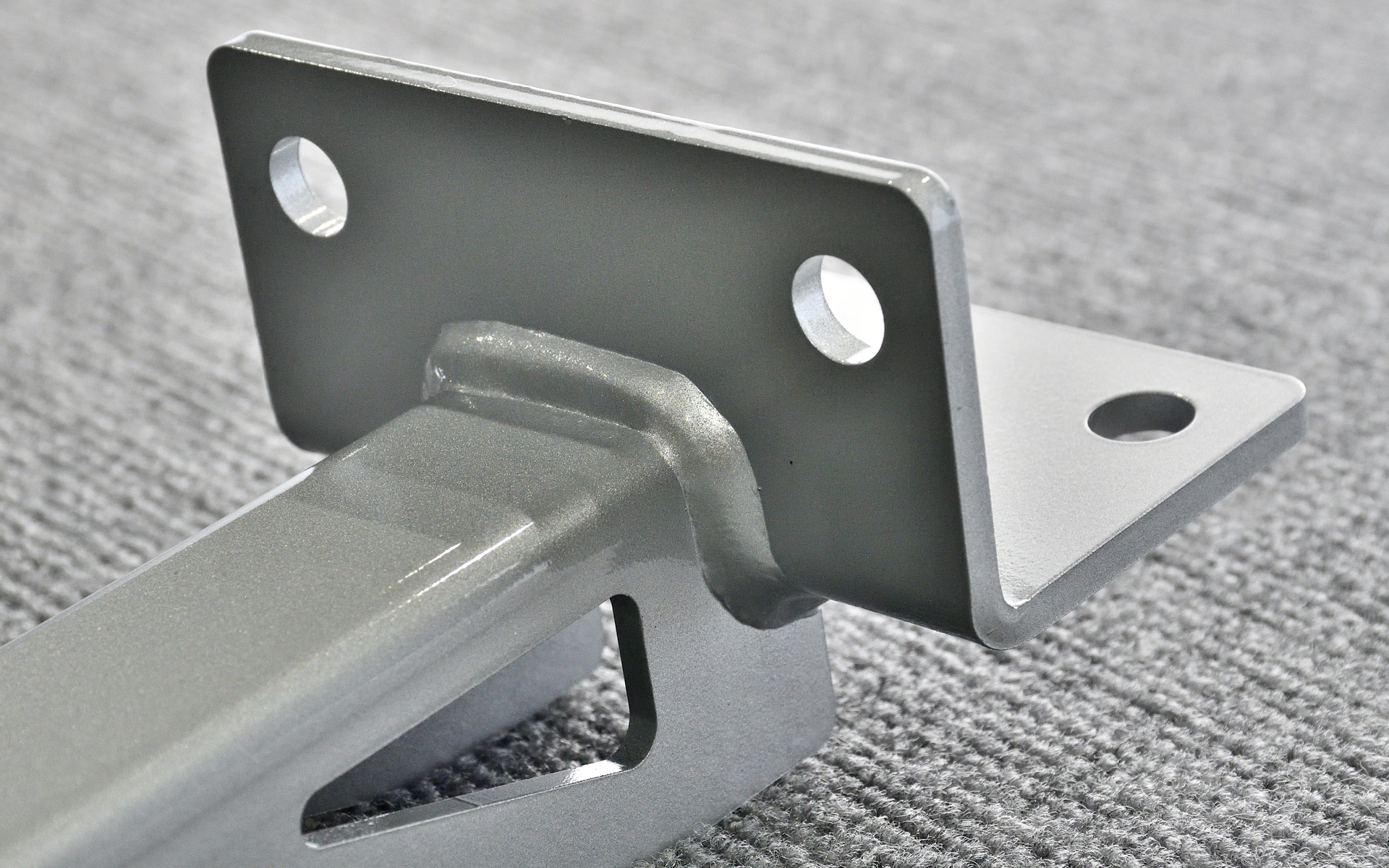 高度な機械溶接機を使うことでほとんど段差のないきれいな溶接部分となっている