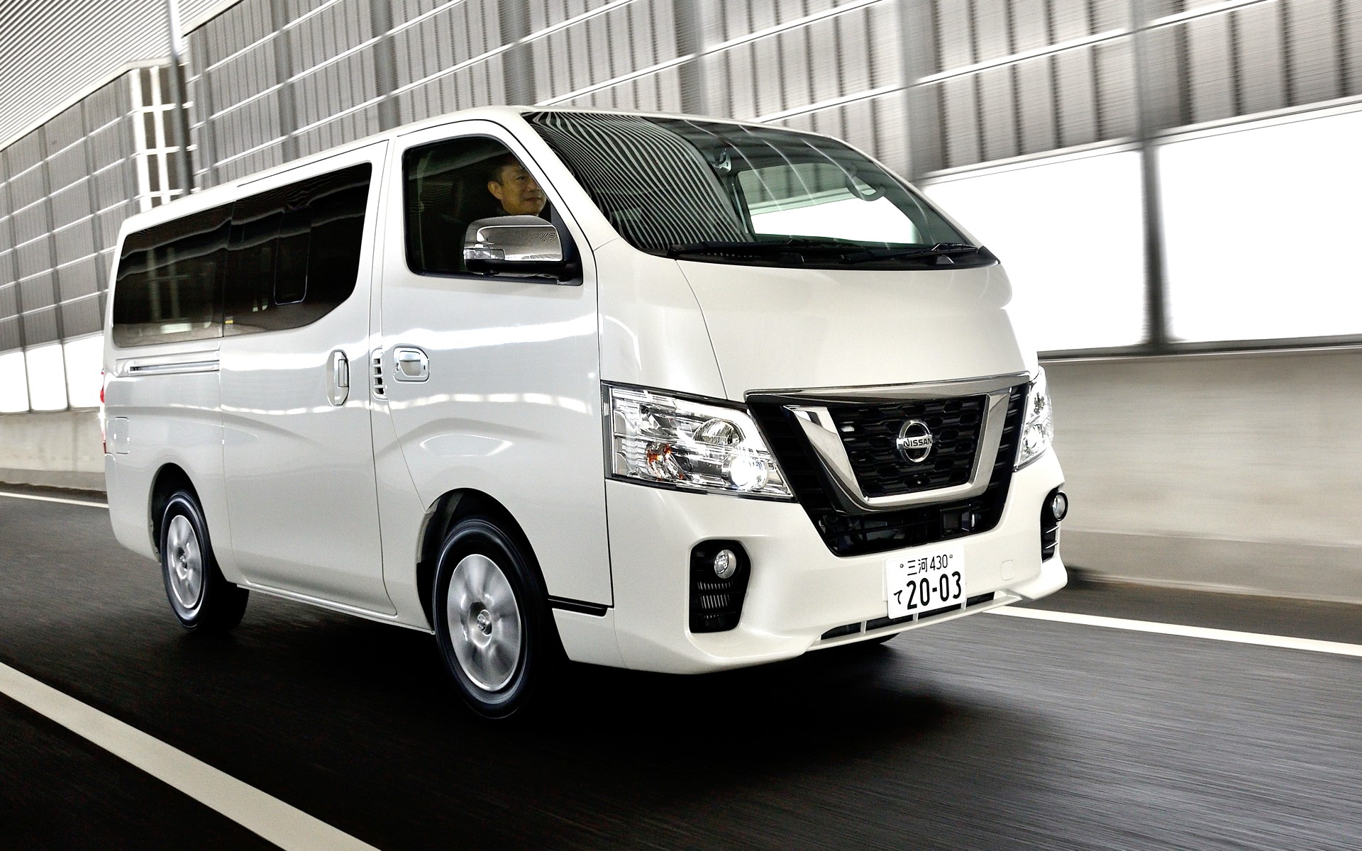 日産「キャラバン」の走りを激変させるという「MCB（モーションコントロールビーム）」を体感する機会を得た