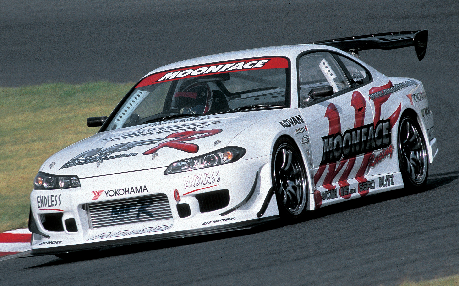 筑波サーキットだけでなく、鈴鹿サーキットも積極的に走り込み、マシンの熟成を図っていたムーンフェイス。ストリート用のチューニングパーツも数多く開発している