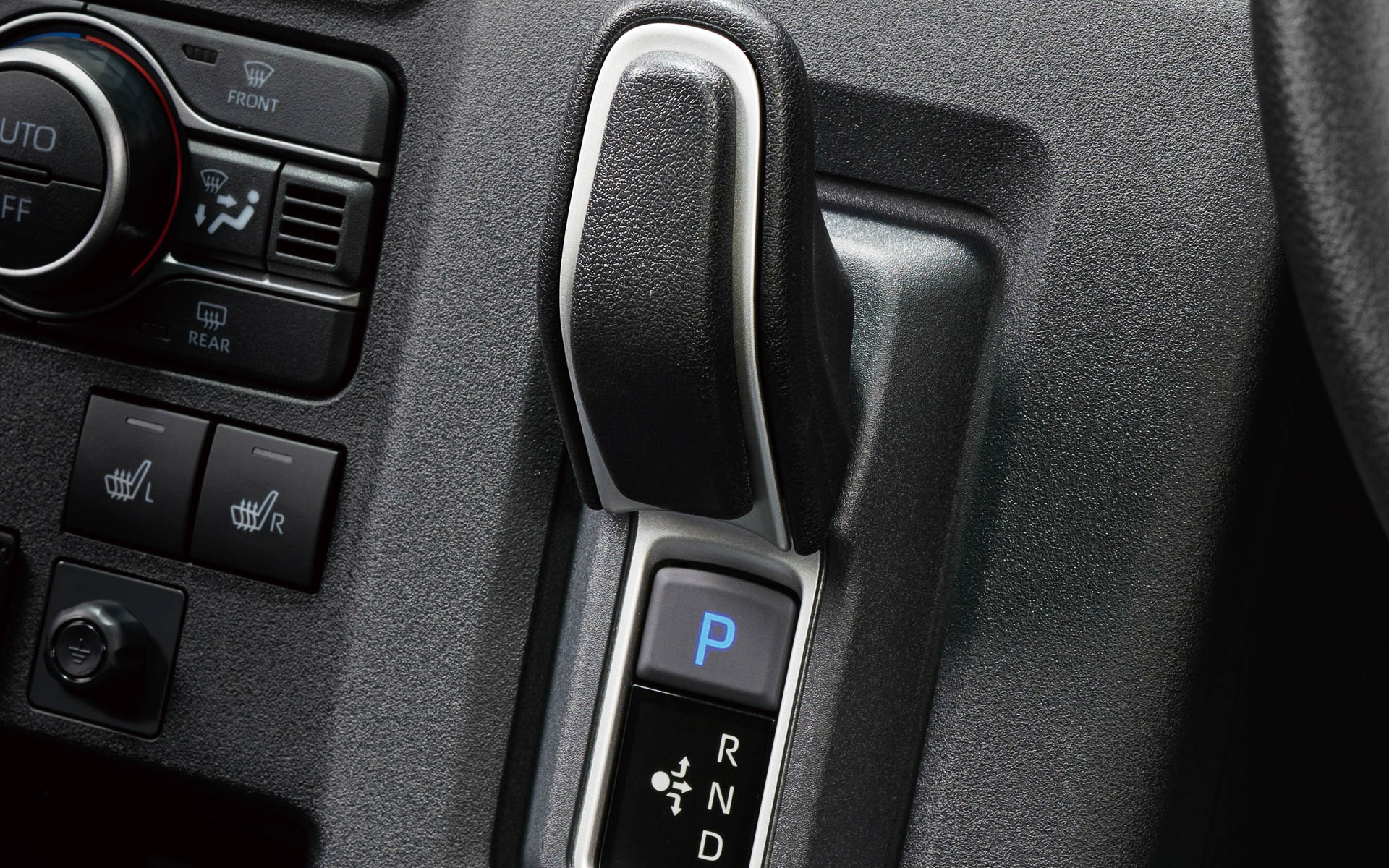 シフトノブ（エレクトロシフトマチック）は両車共通