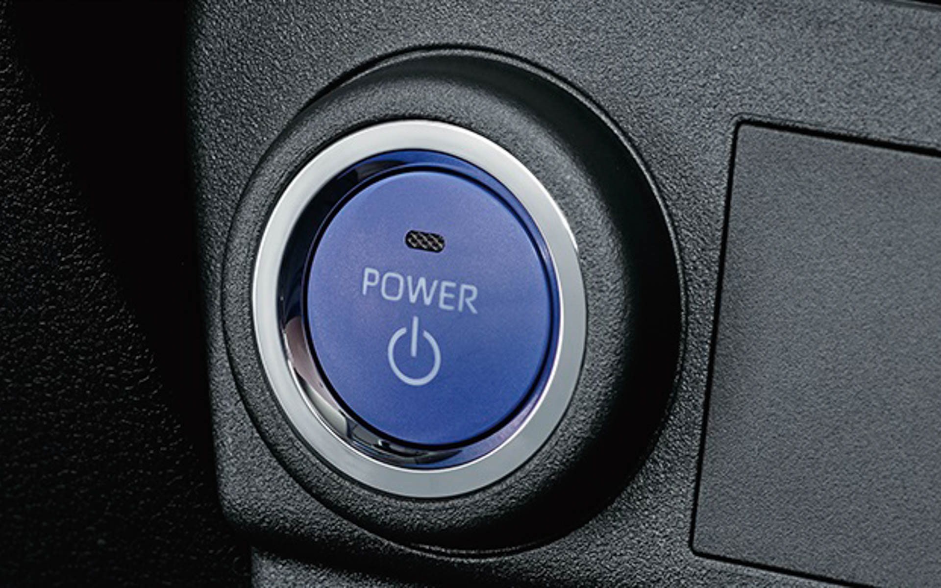 全車プッシュボタンスタートを標準装備