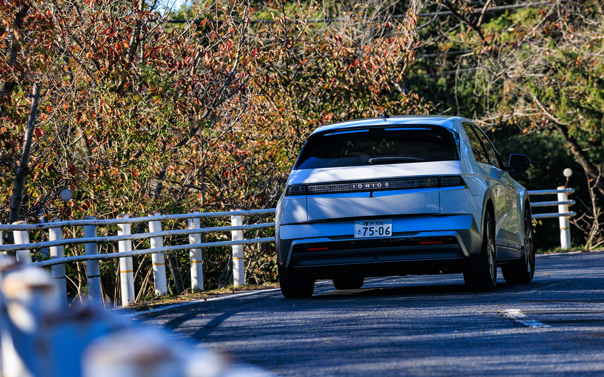 スポーツモードにするとアクセルの応答性がシャープになり、スポーティな走りも楽しめる