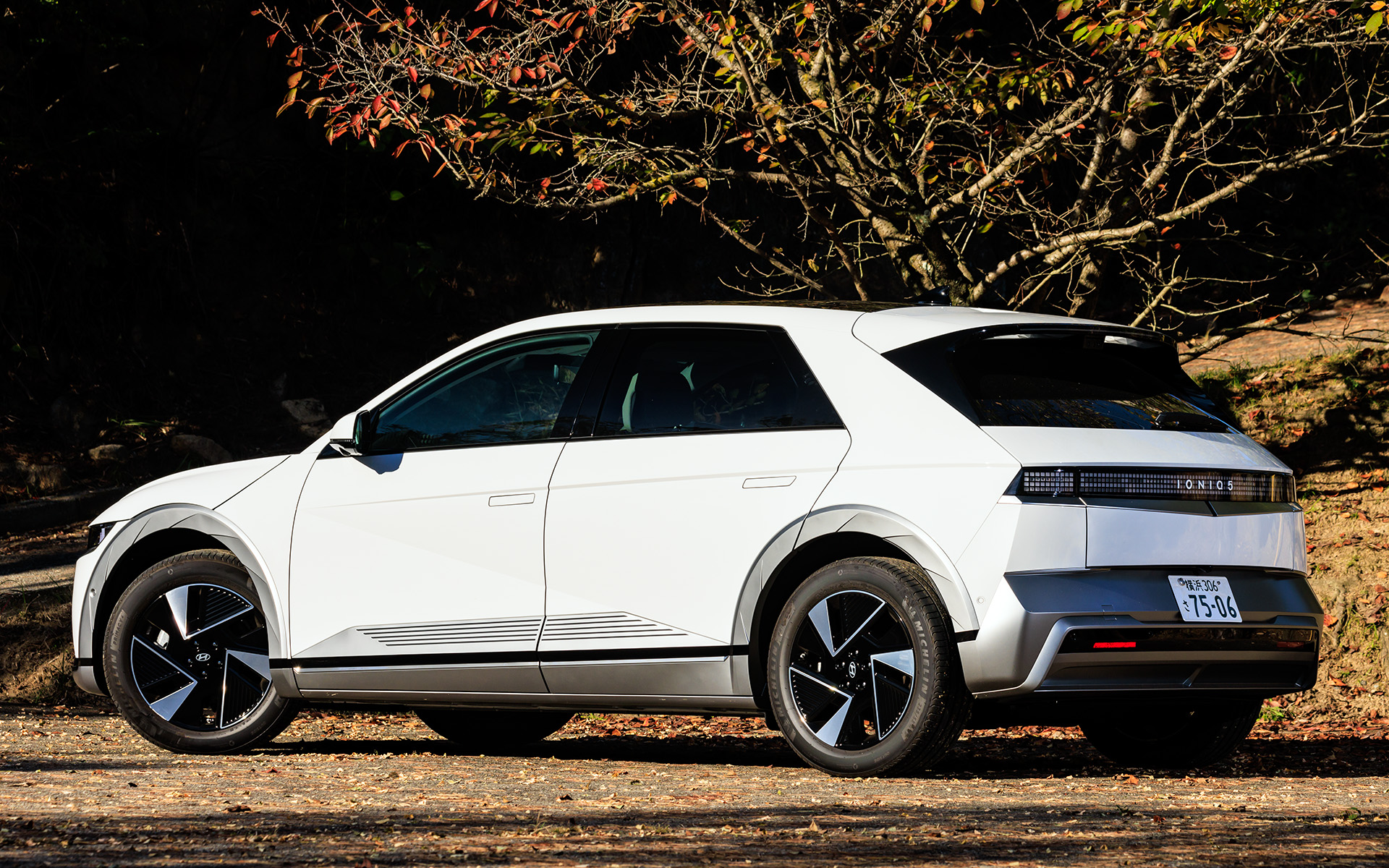 ボディサイズは4655×1890×1645mm、ホイールベースは3000mm、車両重量は2060kg、最低地上高は160mm、最小回転半径は5.9m