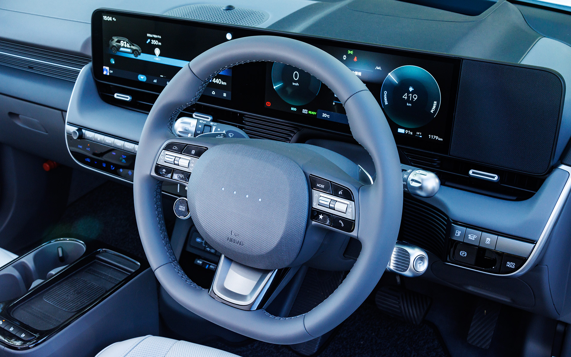 本革巻ステアリングホイールはヒーター機能、ハプティクス機能、ハンズオンディテクト機能付き