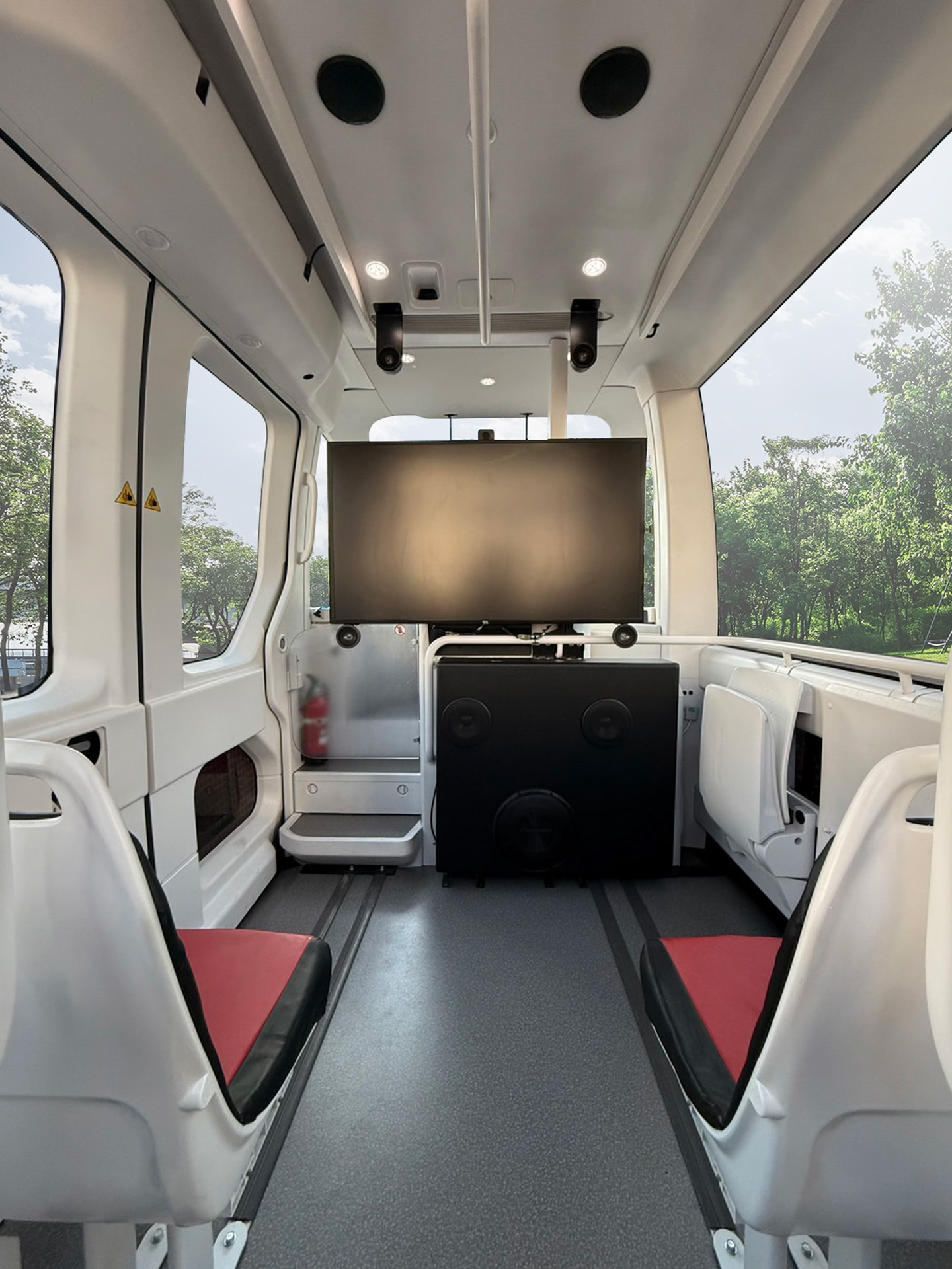 パイオニア スペシャルサウンドシステムを搭載した「Communication Palette」の車内