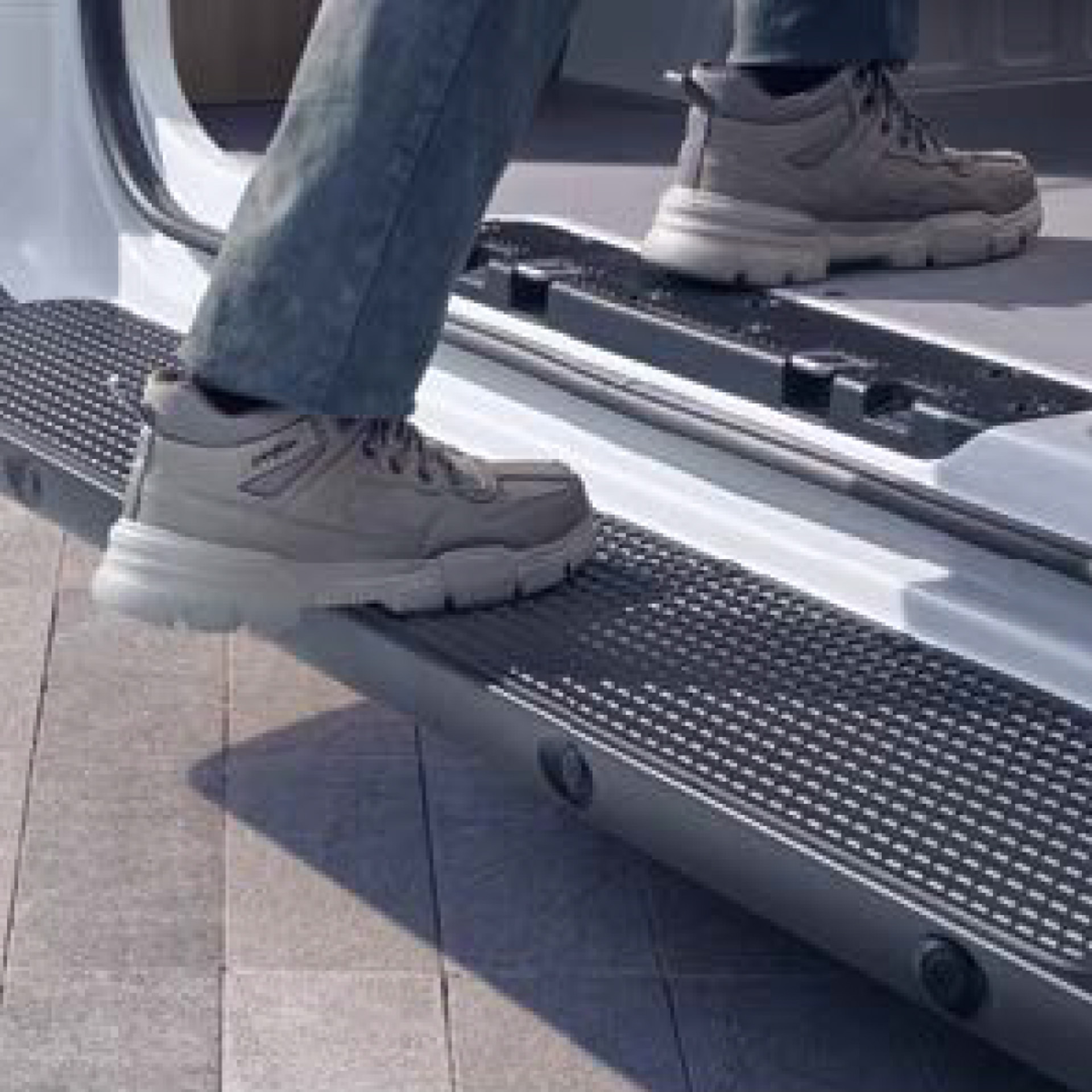 低床プラットフォームを採用