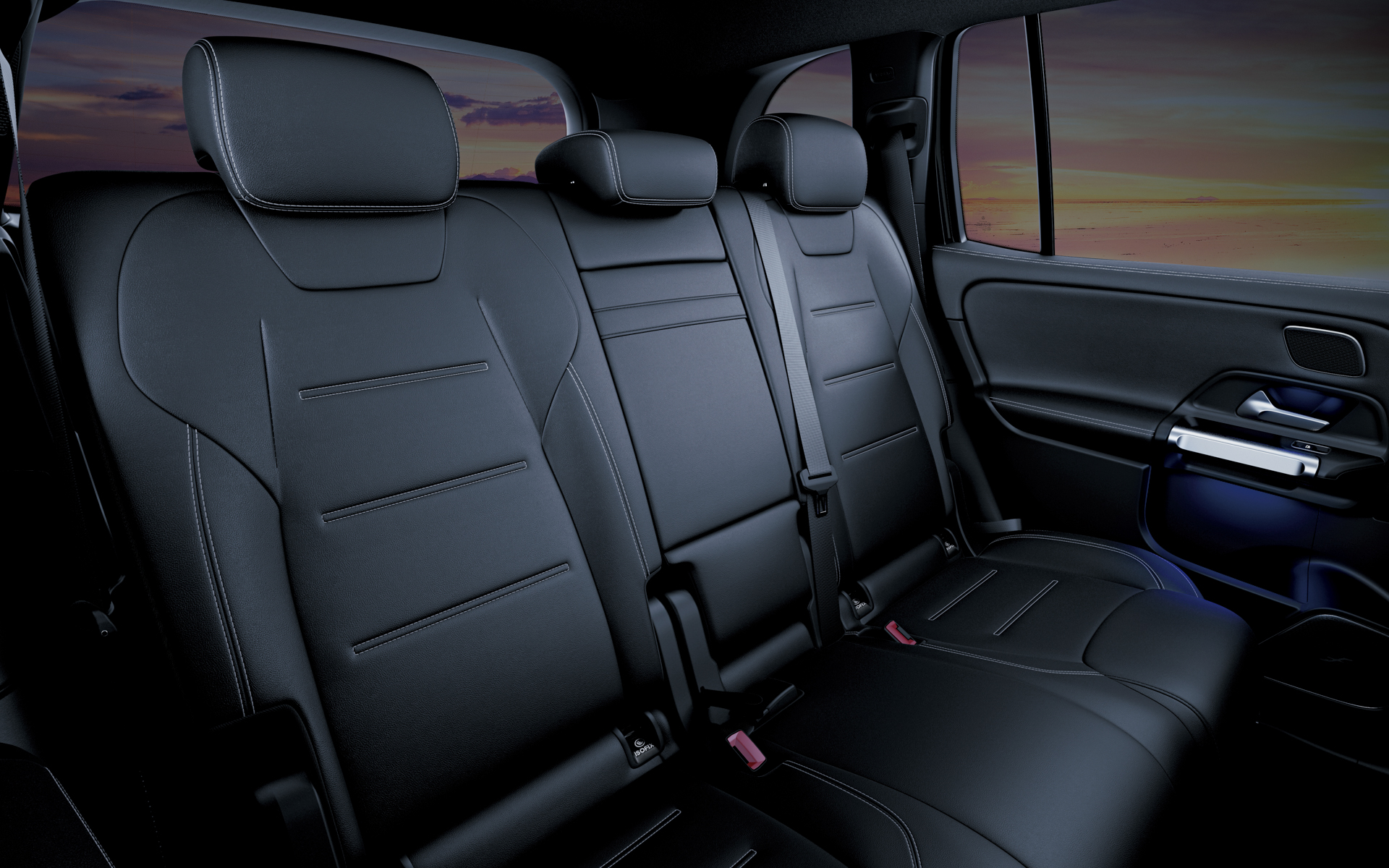 本革（ブラック）シートとブラックオープンポアウッドインテリアトリムを採用したインテリア