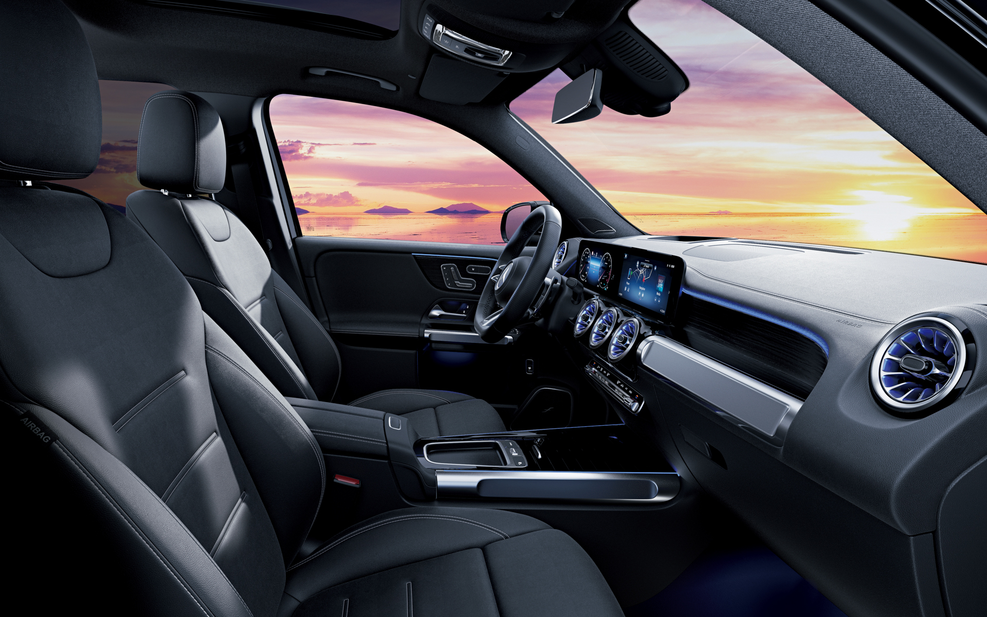 本革（ブラック）シートとブラックオープンポアウッドインテリアトリムを採用したインテリア