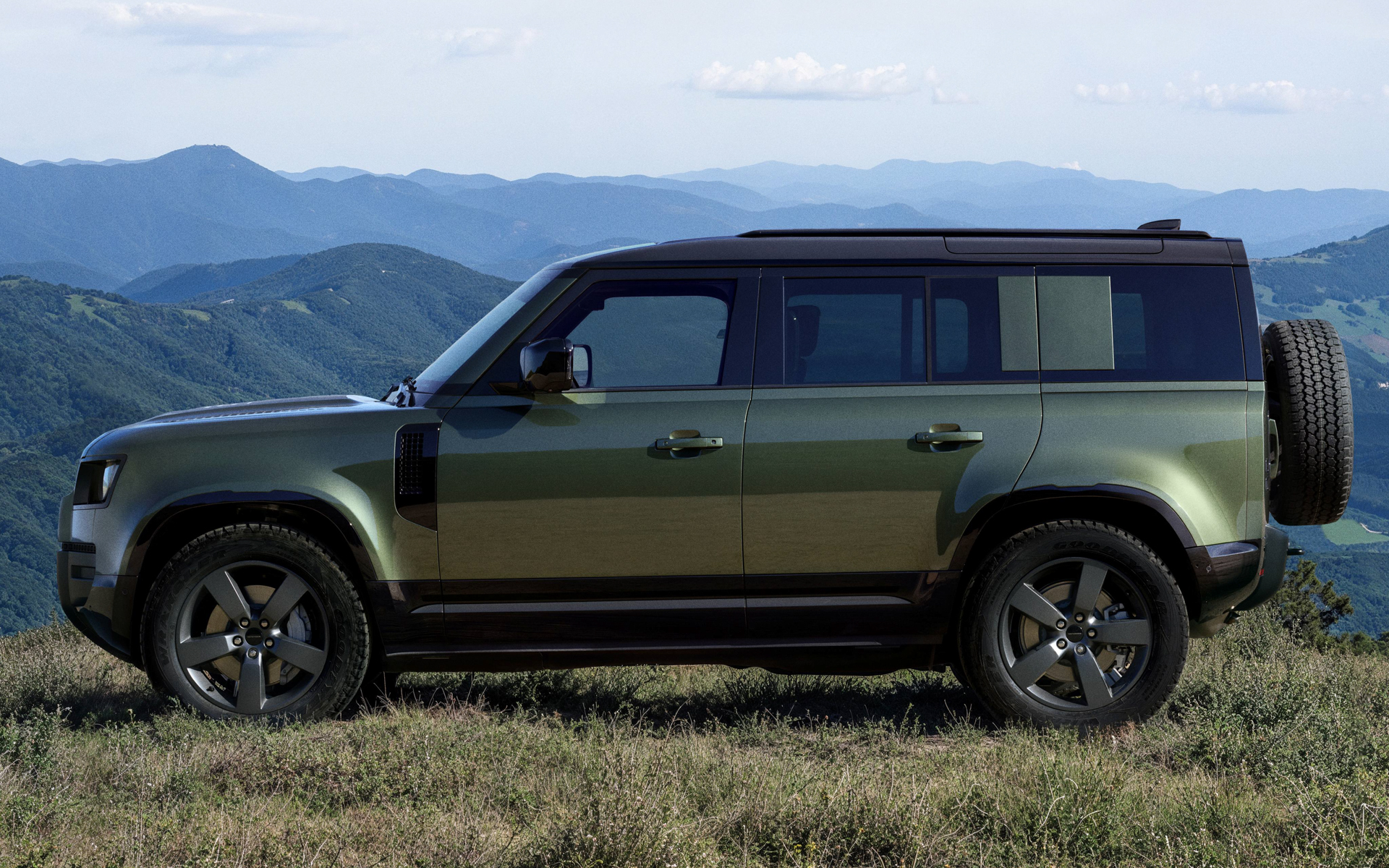 日本限定特別仕様車「ディフェンダー75＋エディション」