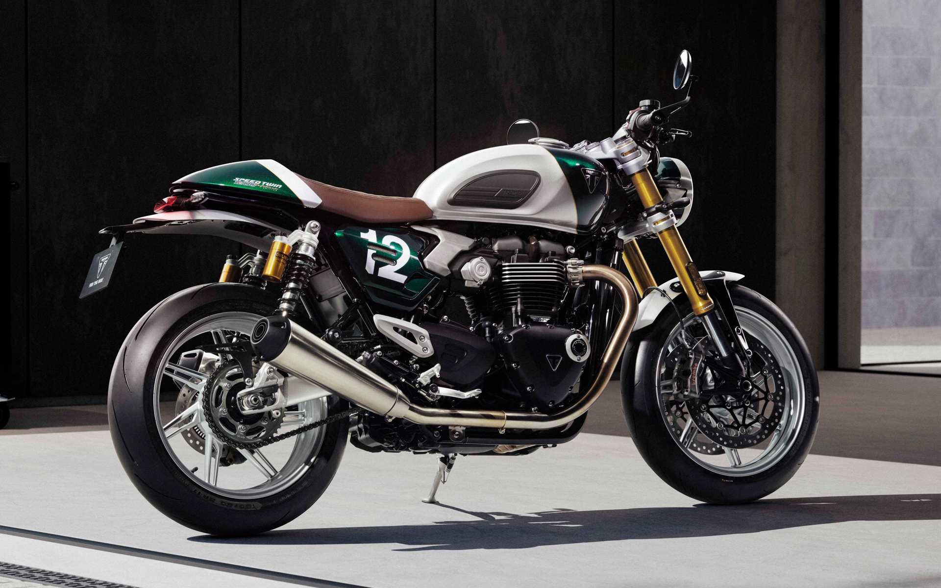 高性能なメッツラー Racetec RR K3タイヤを標準装備