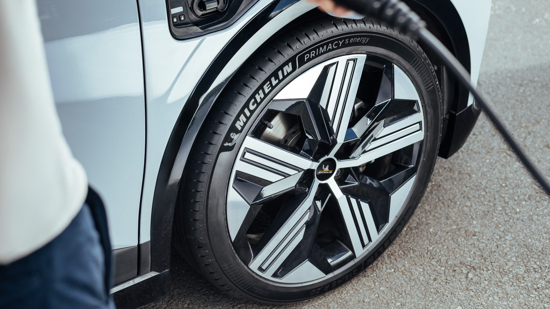 フルリングプレミアムタッチを18インチ以上のサイズに採用