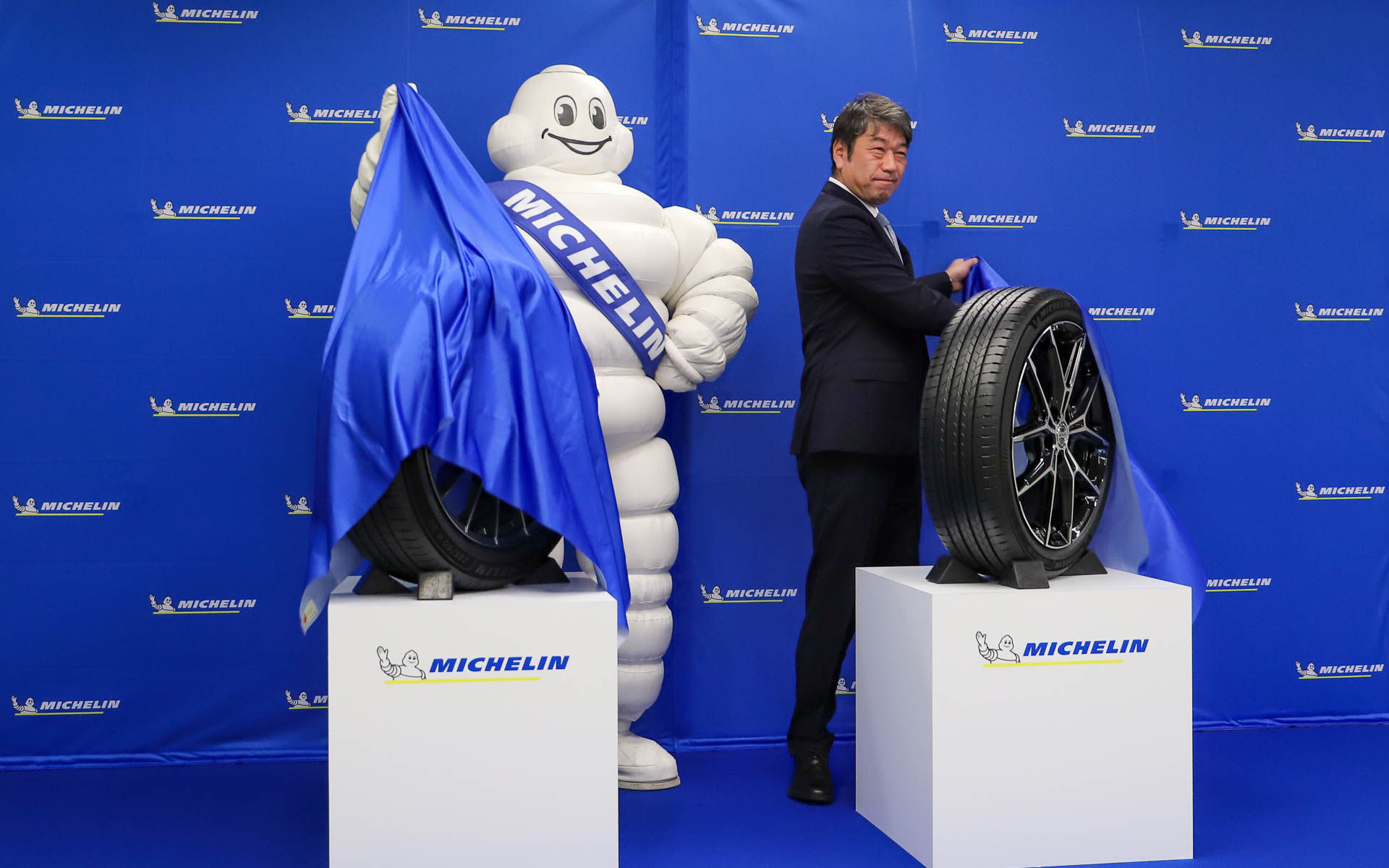 須藤氏のあいさつのあと、ミシュランマンと一緒にアンベールが行なわれた