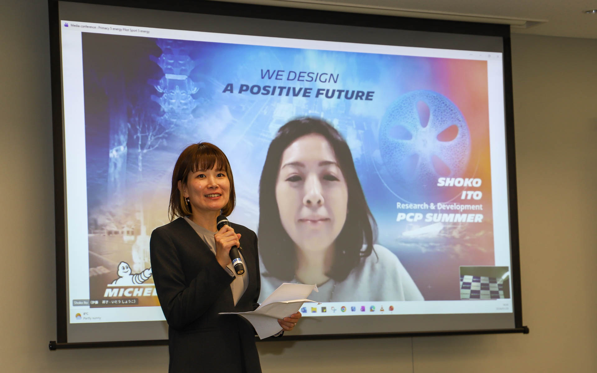 日本ミシュランタイヤ株式会社 マーケティングディレクター 梶恵子氏（手前）と、ミシュラン フランス研究開発部 夏タイヤ研究開発 総責任者 伊藤祥子氏（奥）