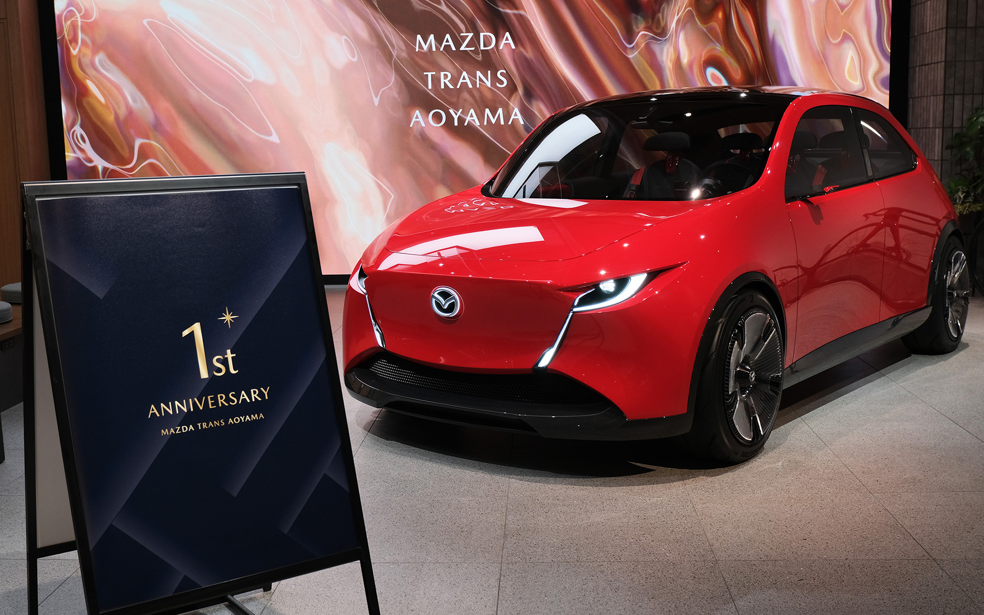 アニバーサリー企画ではJAPAN MOBILITY SHOW 2025で展示されたコンセプトカー「MAZDA VISION X-COMPACT」が用意される