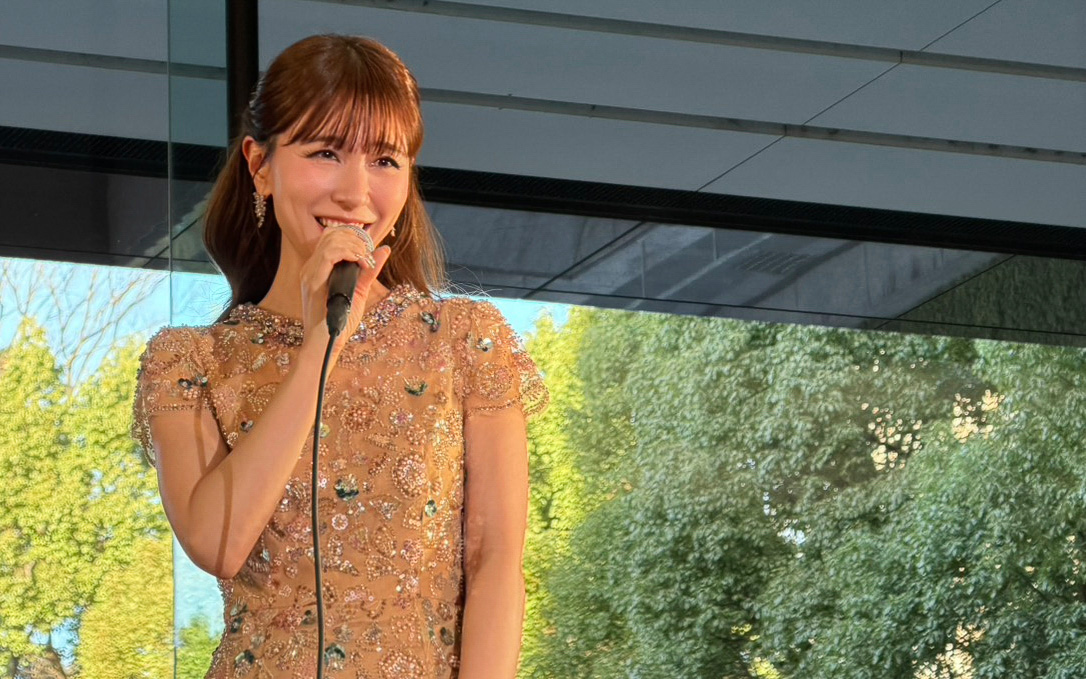 「歌声を通じてみなさんにパワーを贈ることができたらいいな」と語るMay J.さん。自身も子供たちの歌声にパワーをもらったと語る