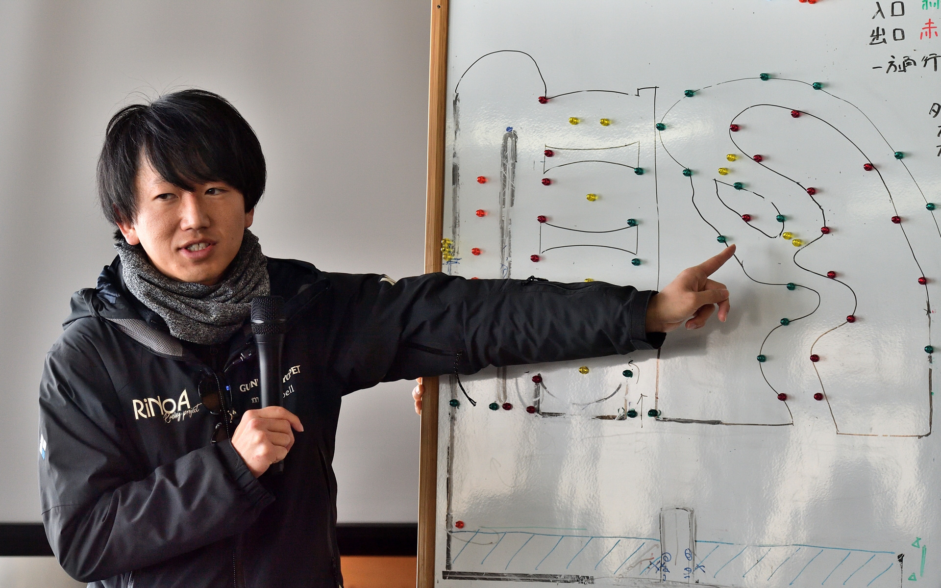 インストラクターの里見乃亜氏