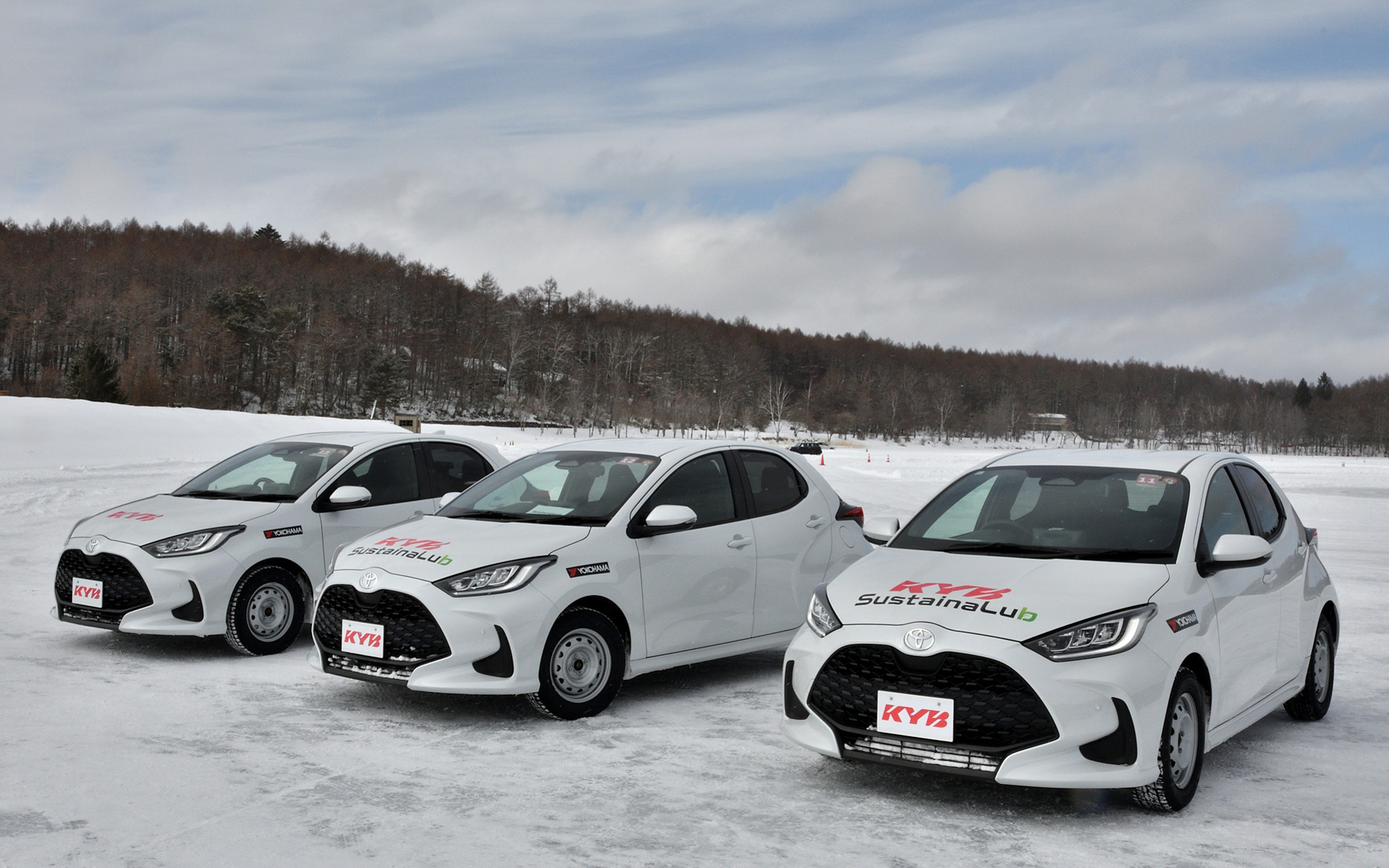 純正仕様サスペンションとiceGUARD 8装着車、サステナルブ採用仕様サスペンションとiceGUARD 8装着車、サステナルブ採用仕様サスペンションとiceGUARD 7装着車の3台を比較する試乗会も用意された