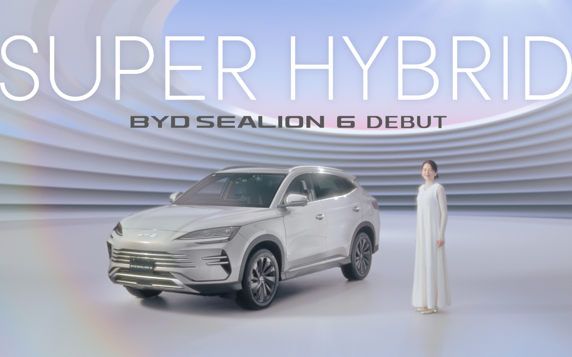 今回は「SUPER HYBRID」というBYDの技術力を打ち出す内容