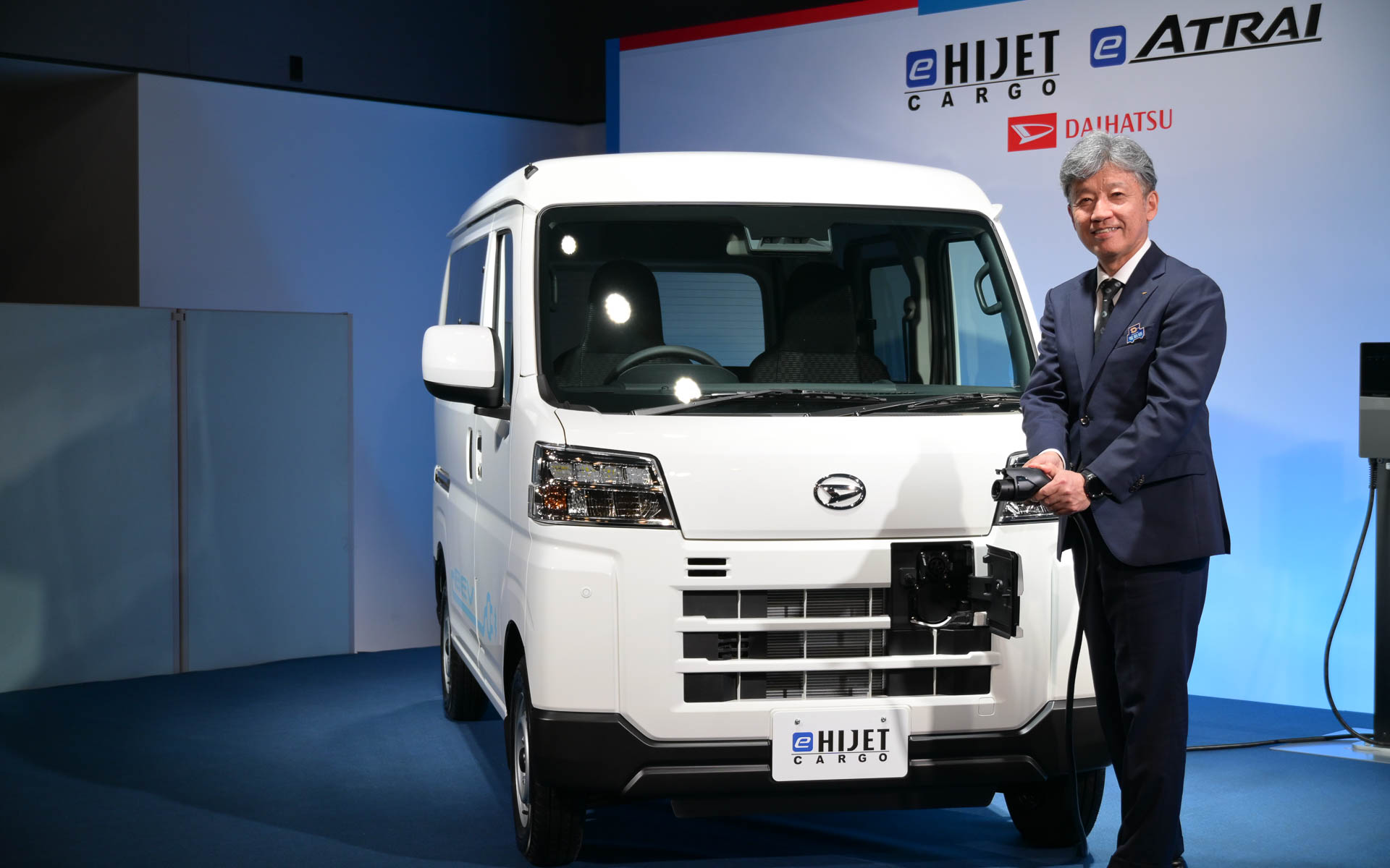 ダイハツ工業初の量産バッテリ電気自動車「e-ハイゼット カーゴ」「e-アトレー」が発売された