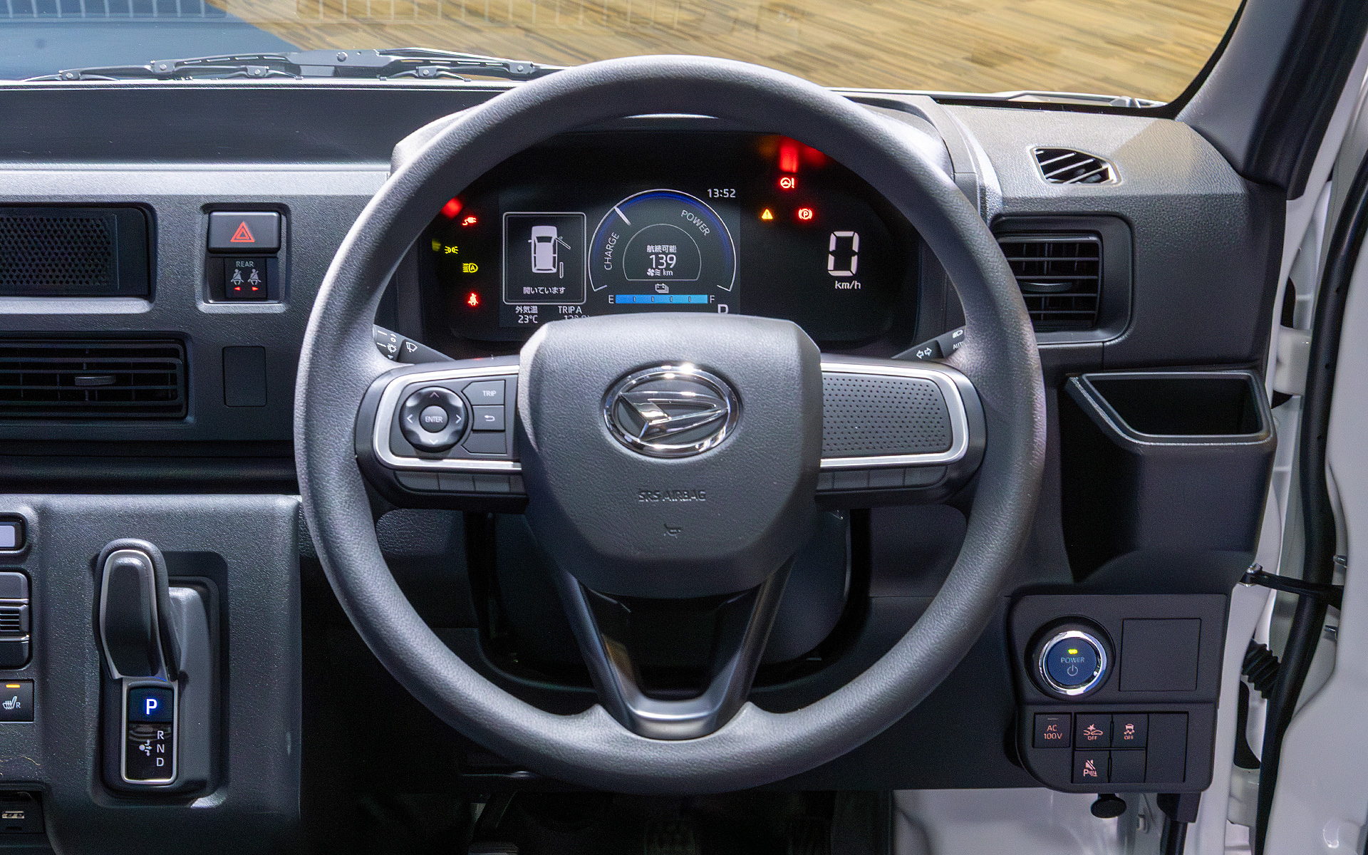 メーターは7インチTFTマルチインフォメーションディスプレイ。航続可能距離が分かりやすい位置に配置されている