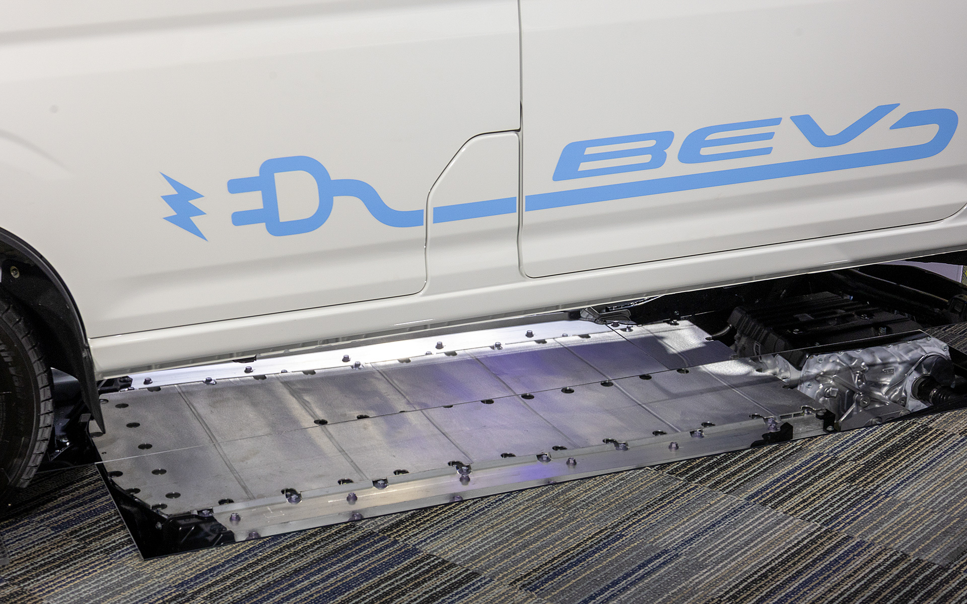 こちらはバッテリ。モーターやバッテリの排熱は循環させずに放出される仕組みだ