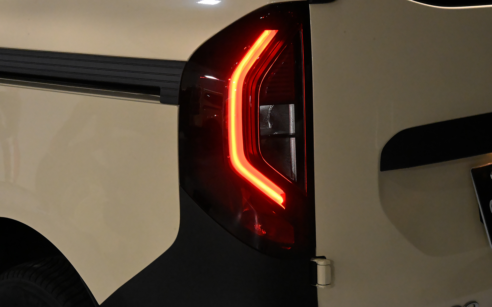 リアフォグランプを含むリアLEDランプの点灯パターン