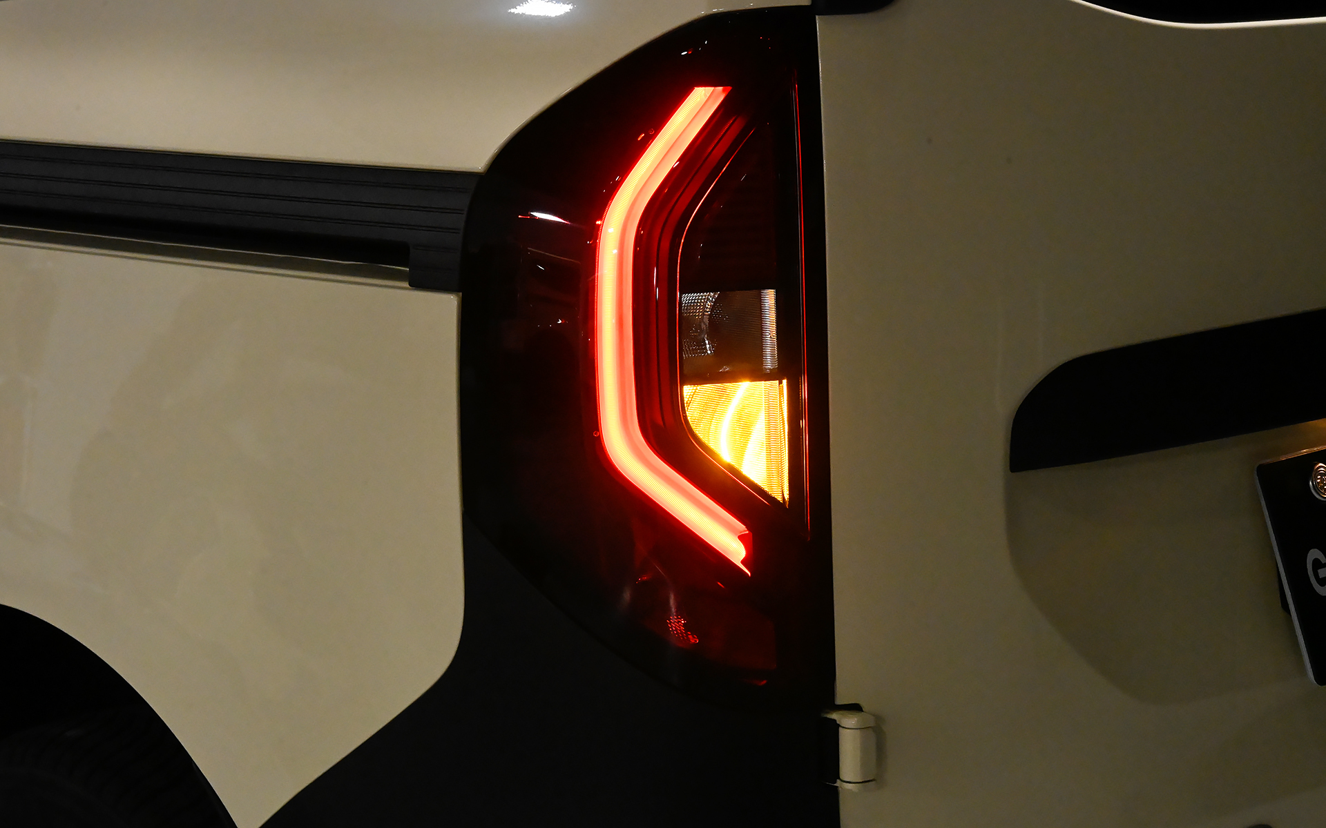 リアフォグランプを含むリアLEDランプの点灯パターン