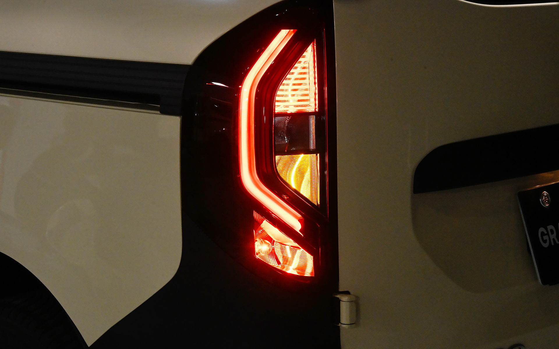 リアフォグランプを含むリアLEDランプの点灯パターン