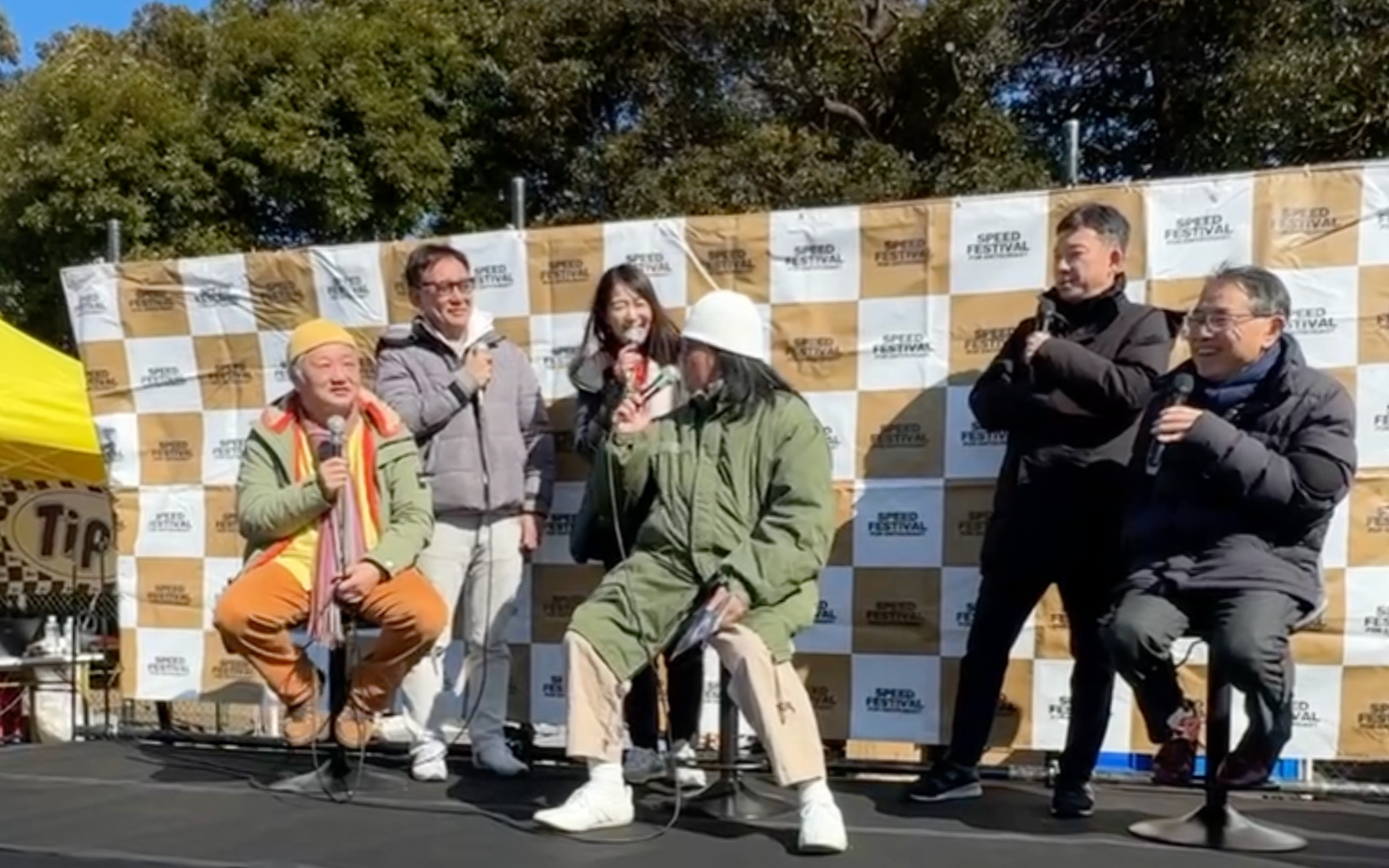 お昼の「Tipoスタッフ＆卒業生トークショー」には、右から中島さん、佐藤編集長、嶋田さん、私、橋本、三宅さんが登壇。ここは居酒屋かというくらい、いつものバカ話と昔話で盛り上がってしまいました