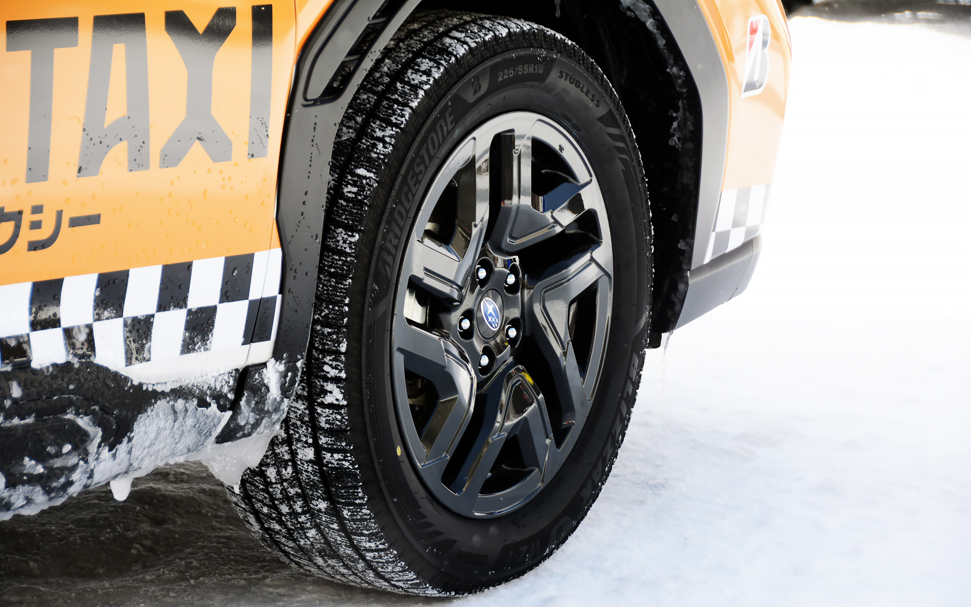 装着スタッドレスタイヤはブリヂストン「ブリザック WZ-1」