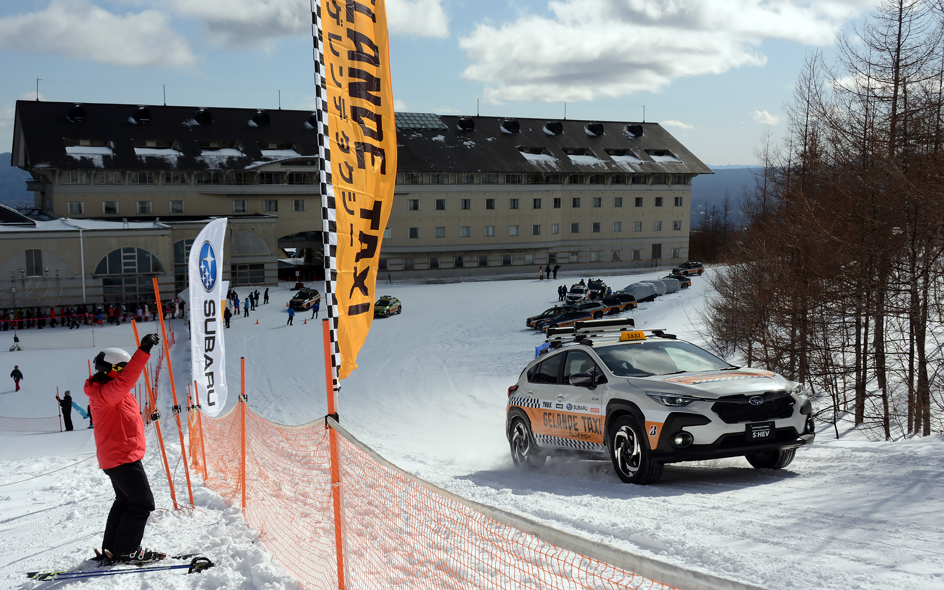 ゲレンデタクシーのドライバーは新井敏弘選手や鎌田卓麻選手、久保凜太郎選手、蘇武喜和選手など、豪華ラインアップ。乗る側だけでなく、運転する側も楽しそうにしていたのが印象的だった