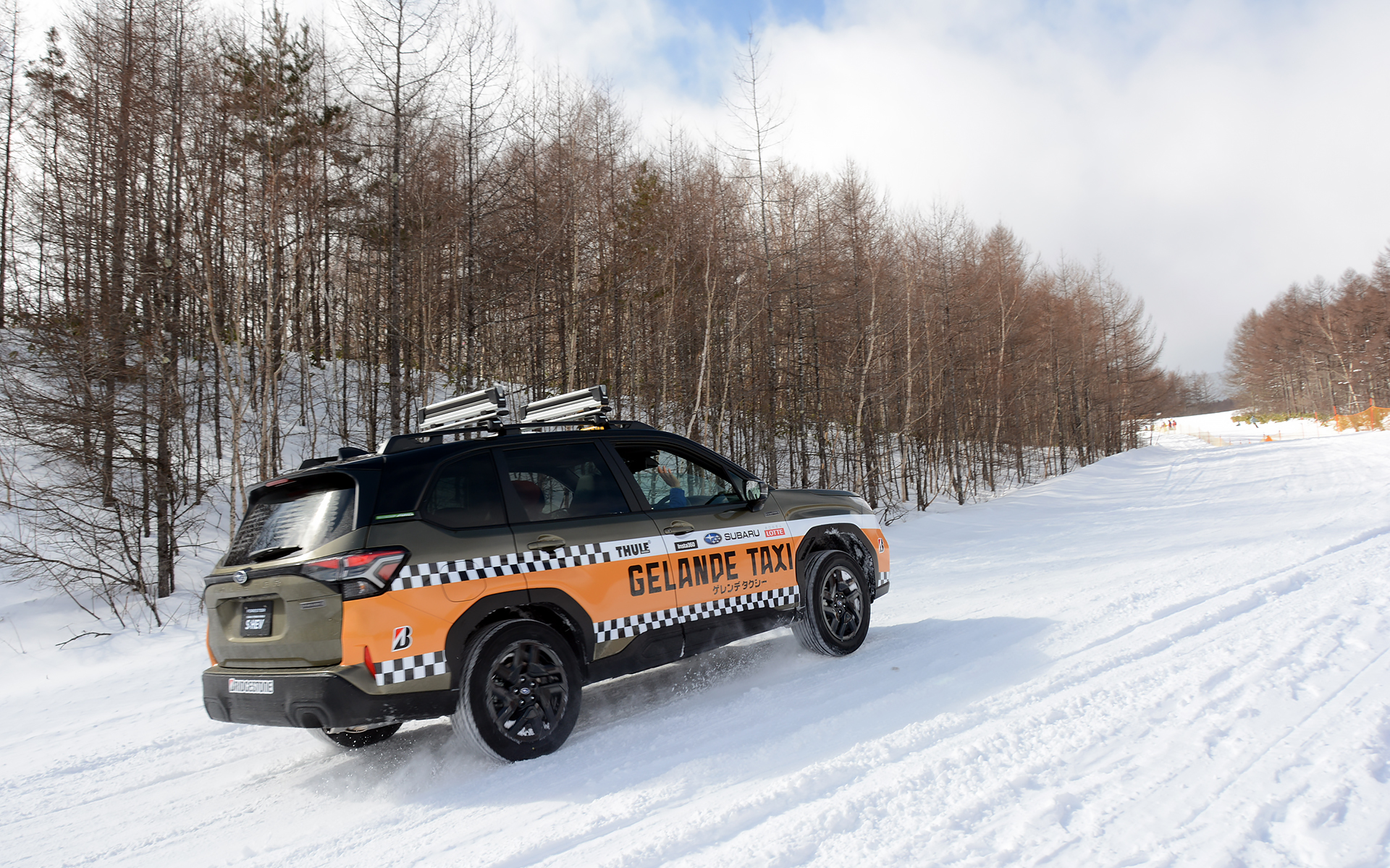 ゲレンデタクシーのドライバーは新井敏弘選手や鎌田卓麻選手、久保凜太郎選手、蘇武喜和選手など、豪華ラインアップ。乗る側だけでなく、運転する側も楽しそうにしていたのが印象的だった