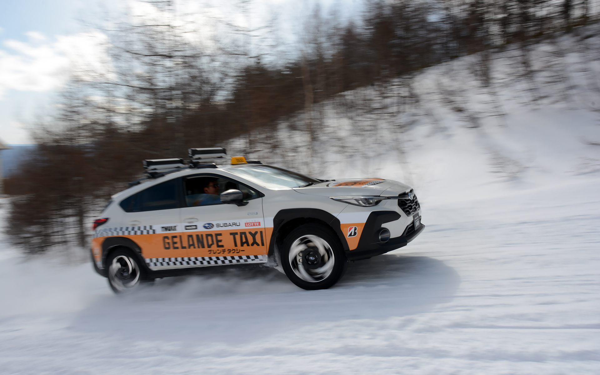 ゲレンデタクシーのドライバーは新井敏弘選手や鎌田卓麻選手、久保凜太郎選手、蘇武喜和選手など、豪華ラインアップ。乗る側だけでなく、運転する側も楽しそうにしていたのが印象的だった