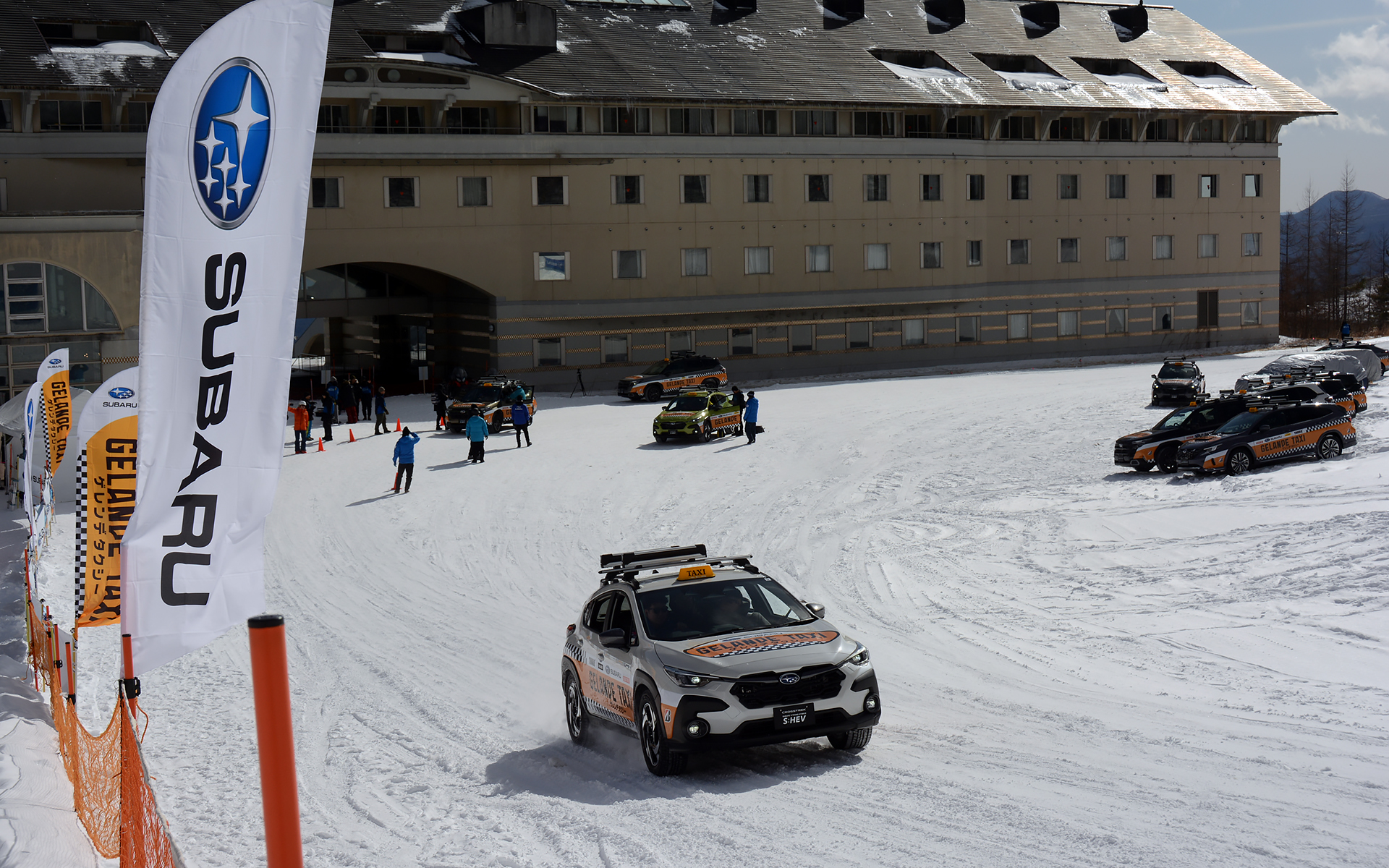 ゲレンデタクシーのドライバーは新井敏弘選手や鎌田卓麻選手、久保凜太郎選手、蘇武喜和選手など、豪華ラインアップ。乗る側だけでなく、運転する側も楽しそうにしていたのが印象的だった