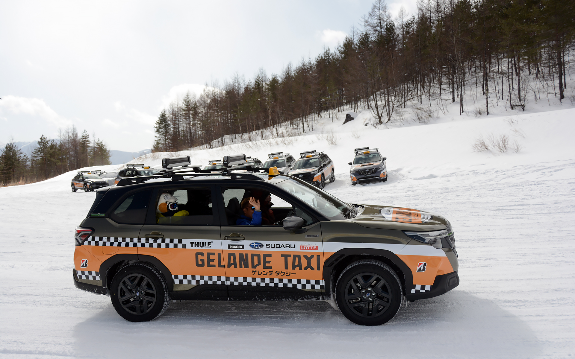 ゲレンデタクシーのドライバーは新井敏弘選手や鎌田卓麻選手、久保凜太郎選手、蘇武喜和選手など、豪華ラインアップ。乗る側だけでなく、運転する側も楽しそうにしていたのが印象的だった