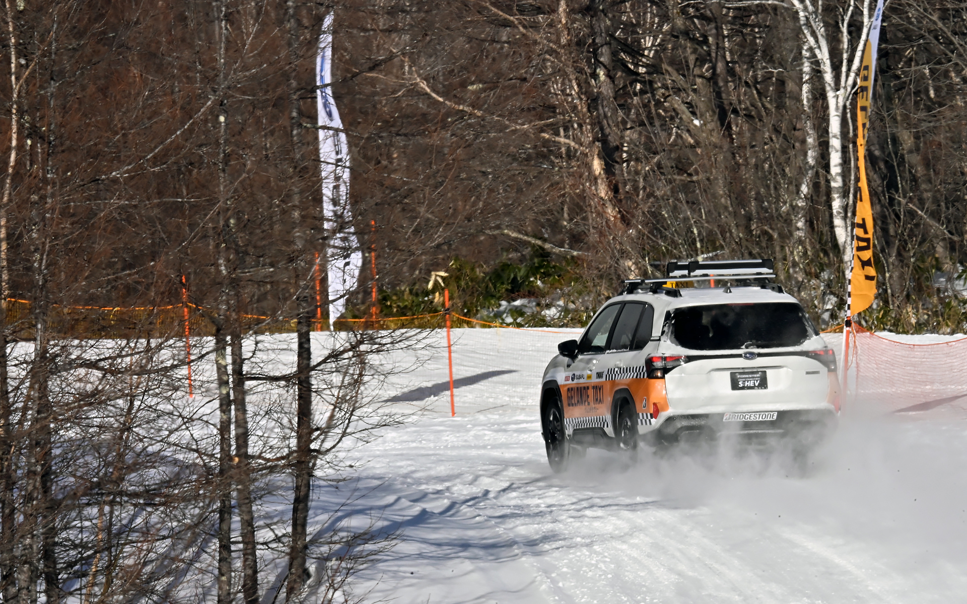 ゲレンデタクシーのドライバーは新井敏弘選手や鎌田卓麻選手、久保凜太郎選手、蘇武喜和選手など、豪華ラインアップ。乗る側だけでなく、運転する側も楽しそうにしていたのが印象的だった