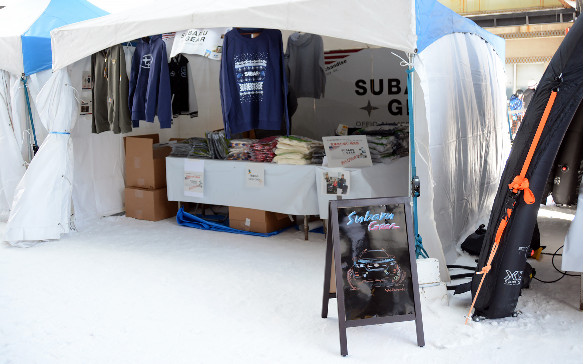 スバルオブアメリカの限定グッズ販売ブース