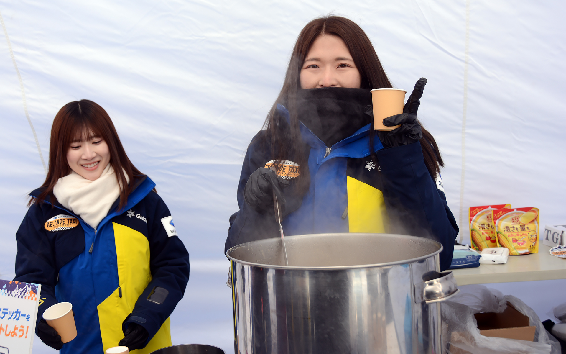 大人気だったのがスバルカフェ。冷えた体を温めるコーンポタージュやホットコーヒーを無料配布していた